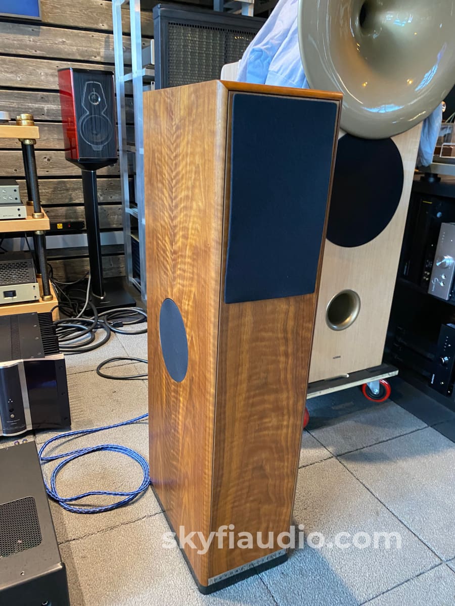 Devore Fidelity Gibbon Nines 2-Way Speakers In A Gorgeous Finish Made In Nyc!