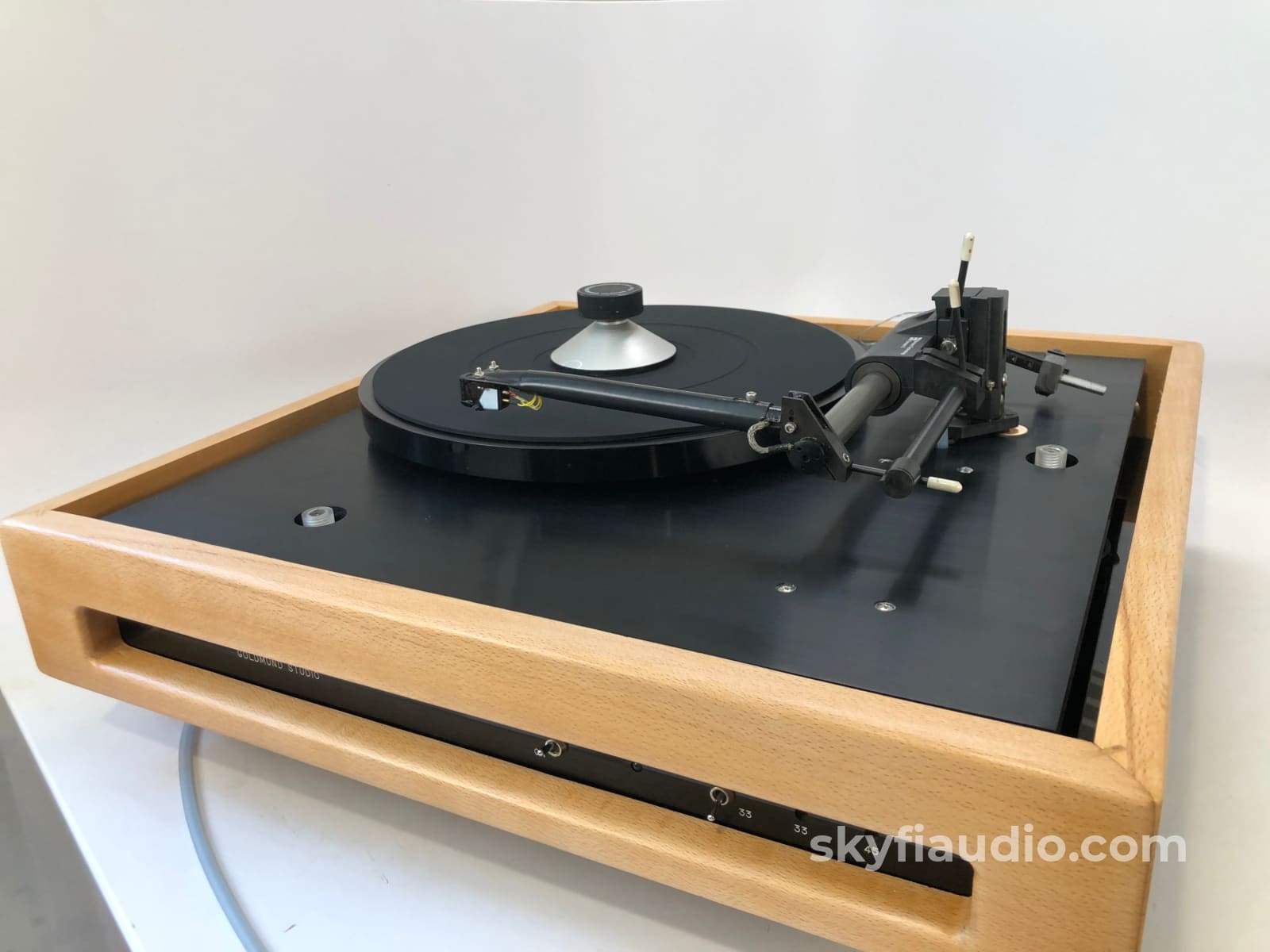Goldmund Studio Turntable With Eminent Technologies Linear Air Bearing Arm And Grado Cartridge