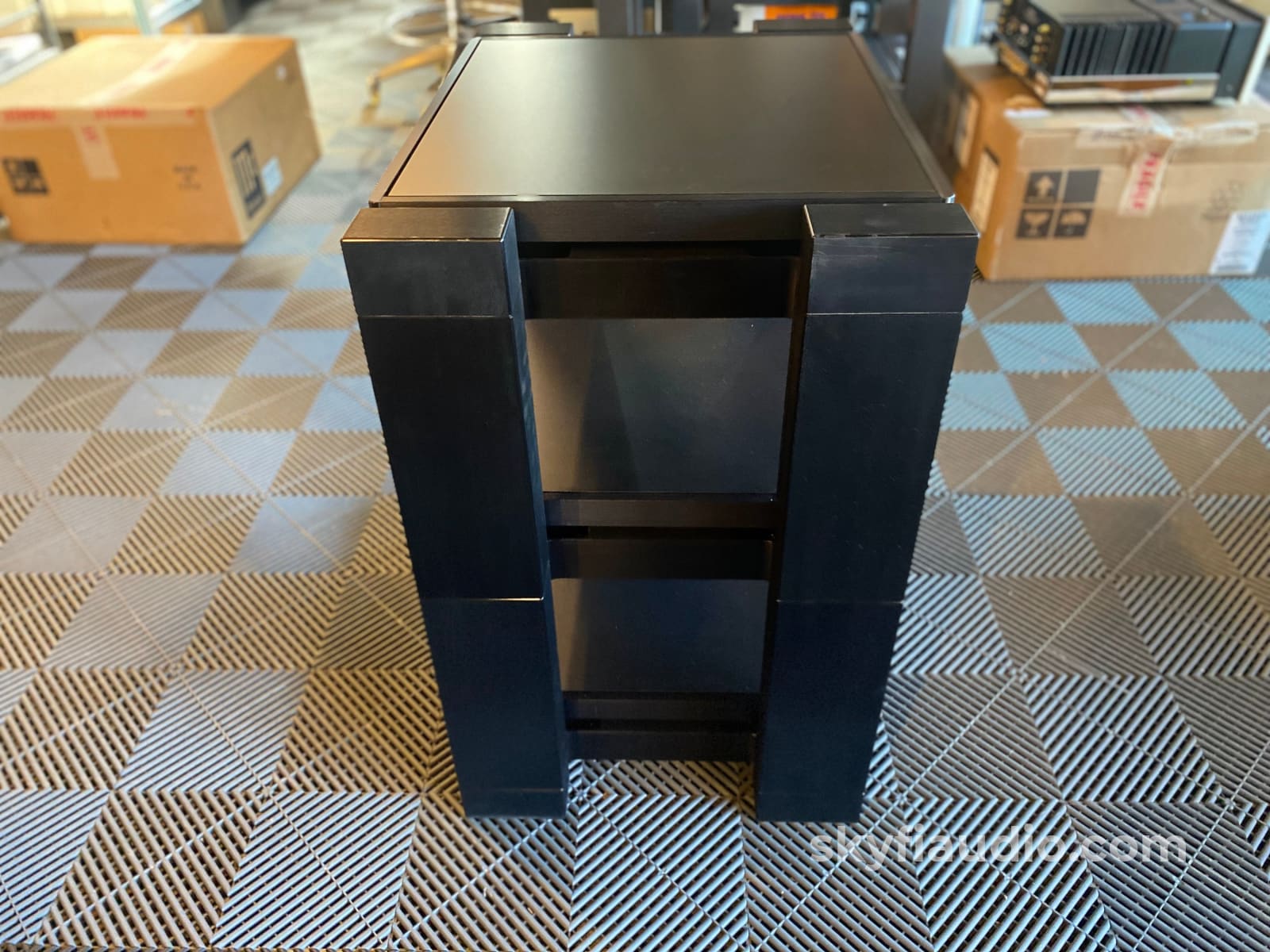 HRS VXR 3 Shelf Isolation Rack – SkyFi Audio