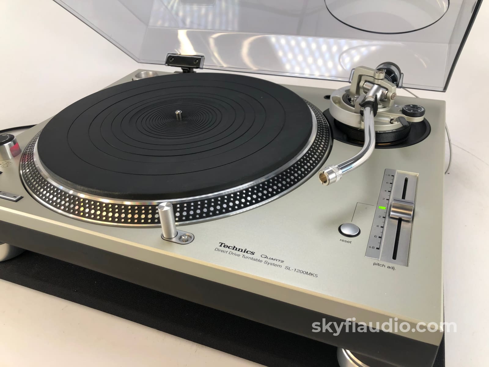 Kab Electro-Acoustics / Technics Sl-1200Mk5 Audiophile Standard Turntable - Direct Drive And Highly