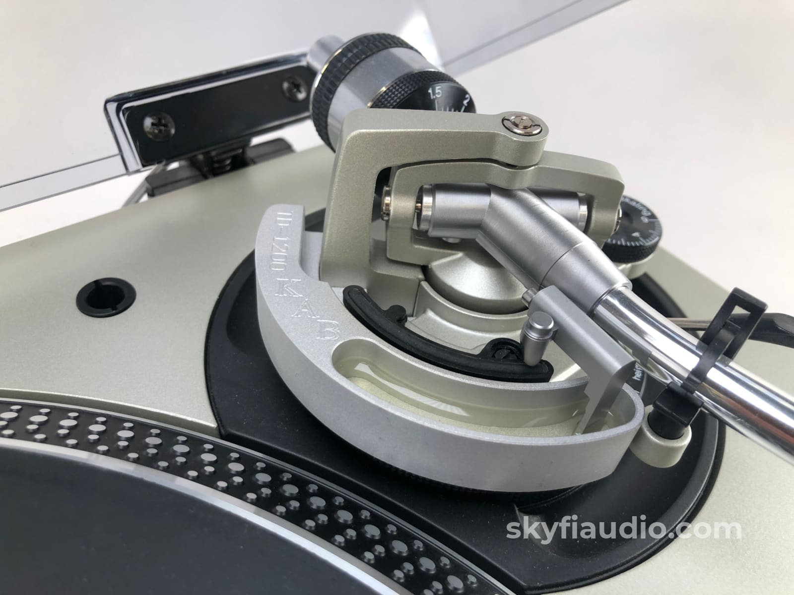 Kab Electro-Acoustics / Technics Sl-1200Mk5 Audiophile Standard Turntable - Direct Drive And Highly