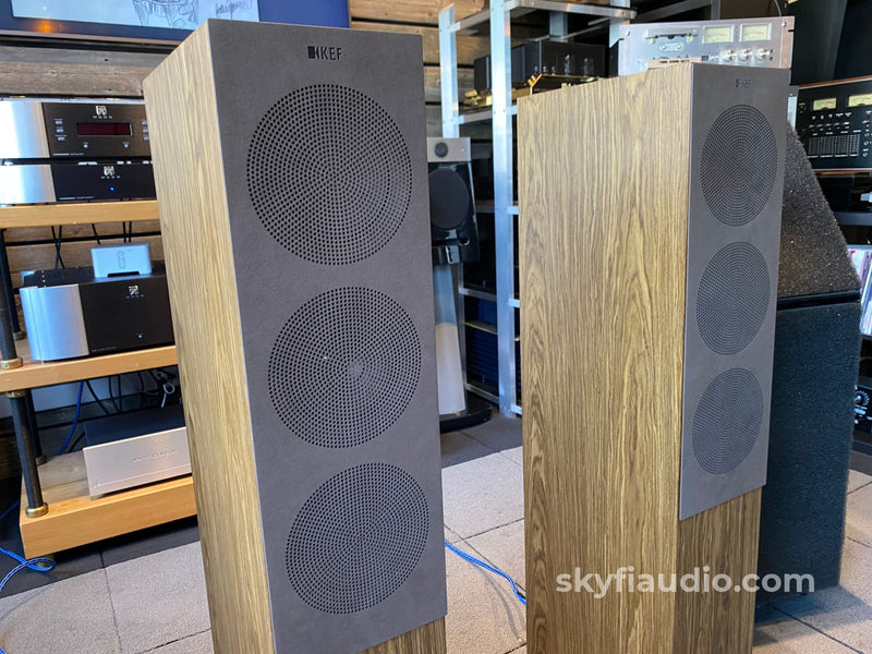 KEF R5 Floorstanding Speakers in Gorgeous Walnut - Like NEW – SkyFi Audio