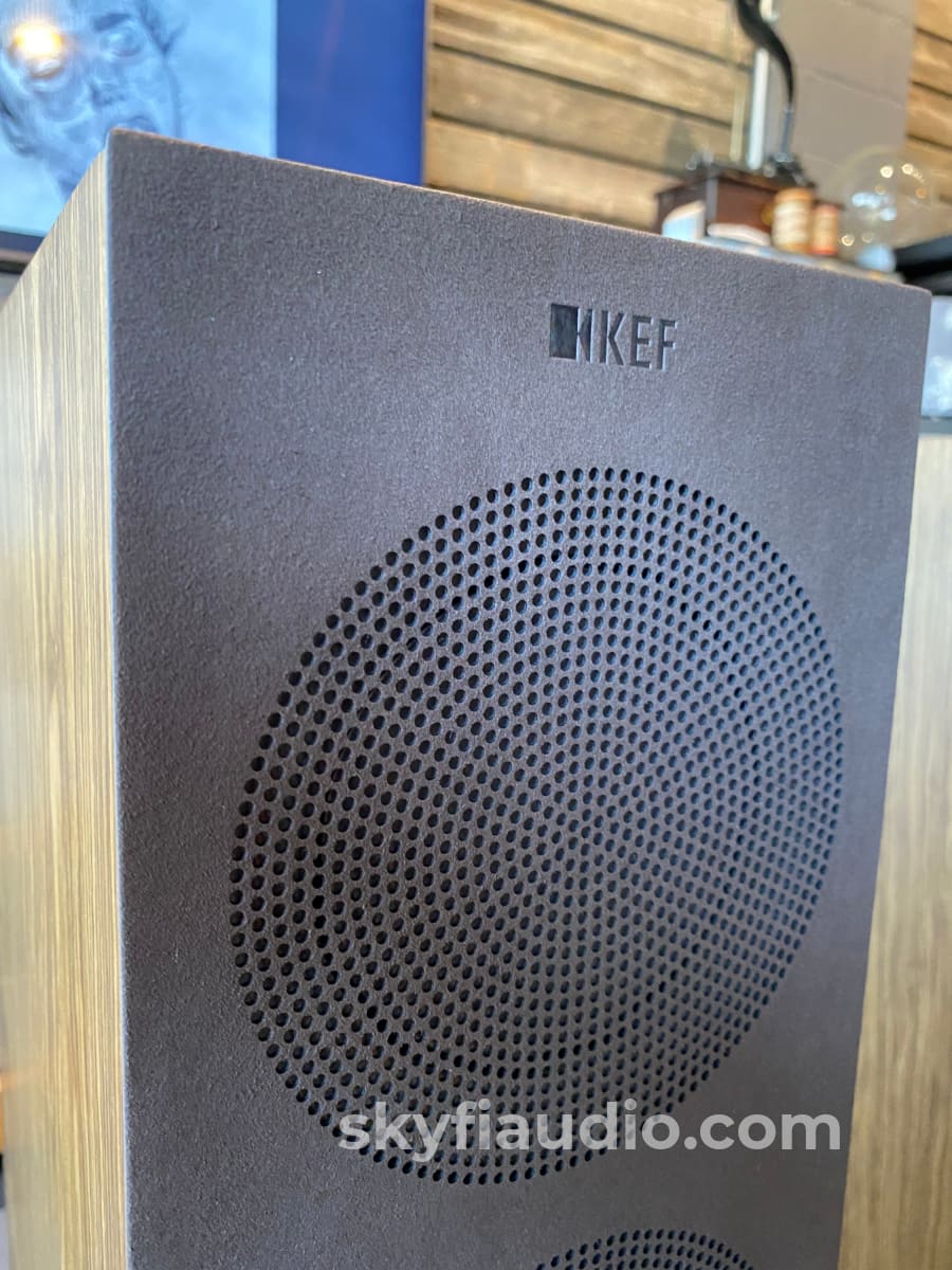 Kef R5 Floorstanding Speakers In Gorgeous Walnut - Like New