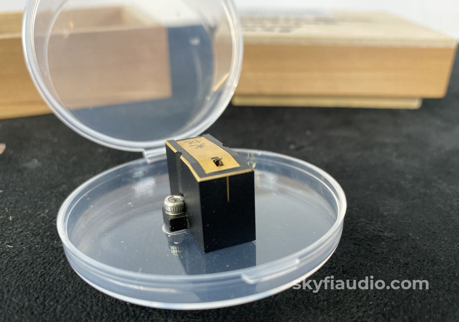 Koetsu Black Goldline Low Output Mc (Moving Coil) Phono Cartridge - Handmade In Japan