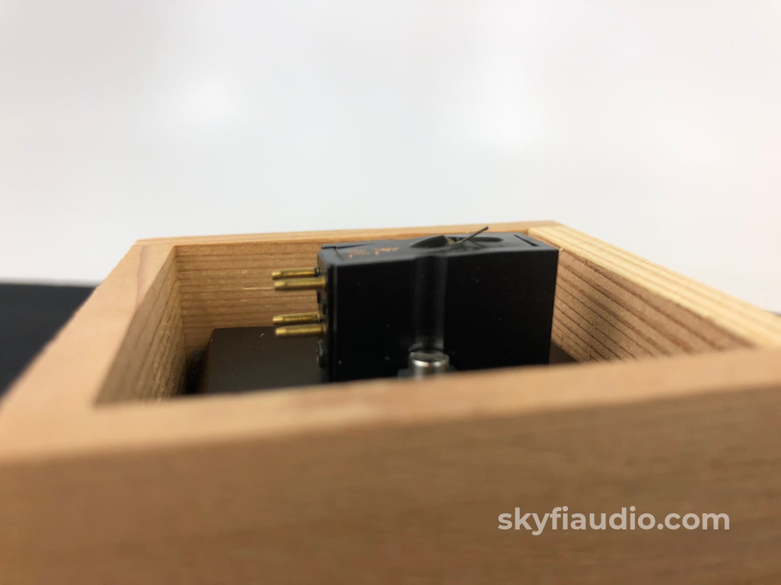 Koetsu Black Low-Output Mc (Moving-Coil) Cartridge - Musashino Audio Lab Turntable