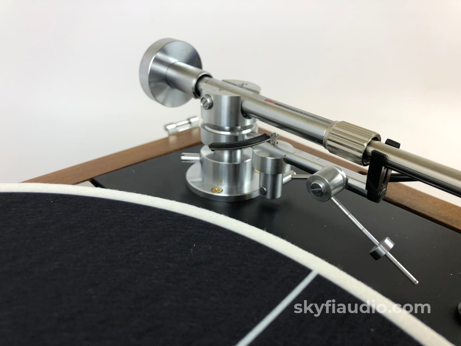 Linn Lp12 Classic Turntable With Luxman Tonearm And New Sumiko Cartridge