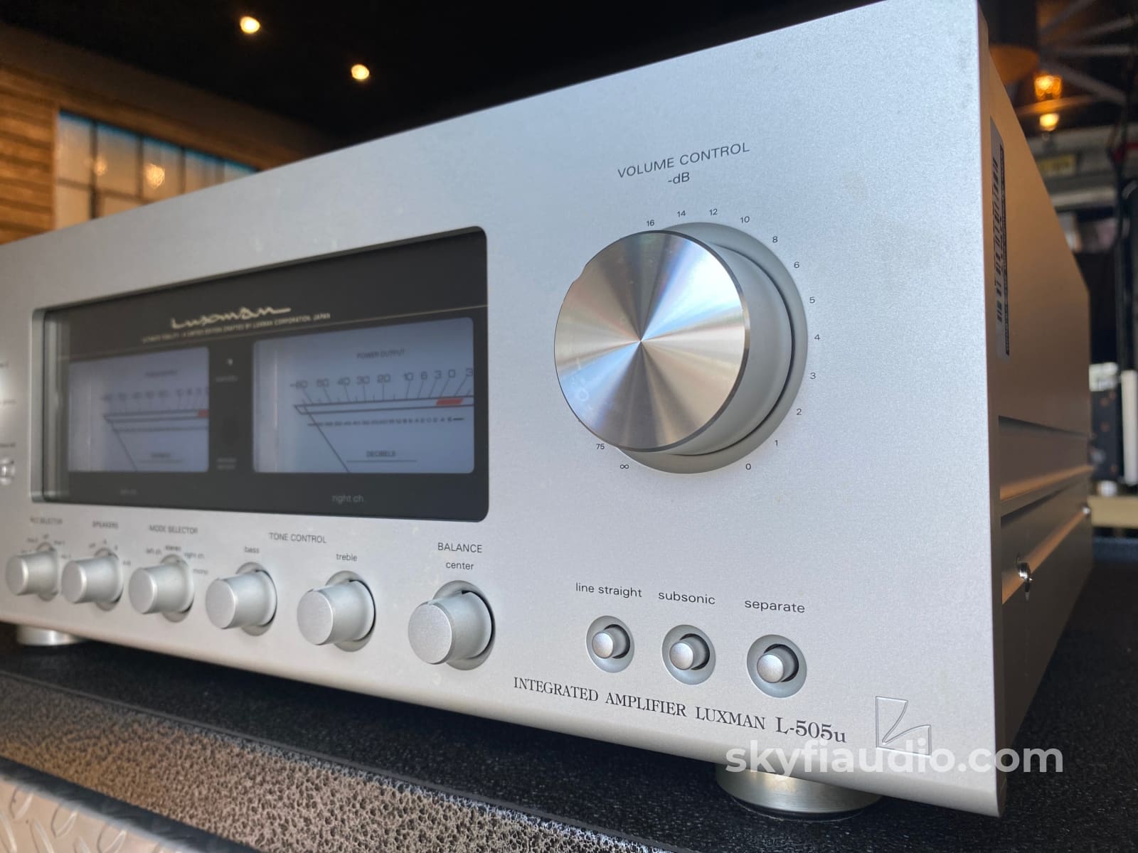 Luxman L-505u Integrated Amplifier with Phono and Meters