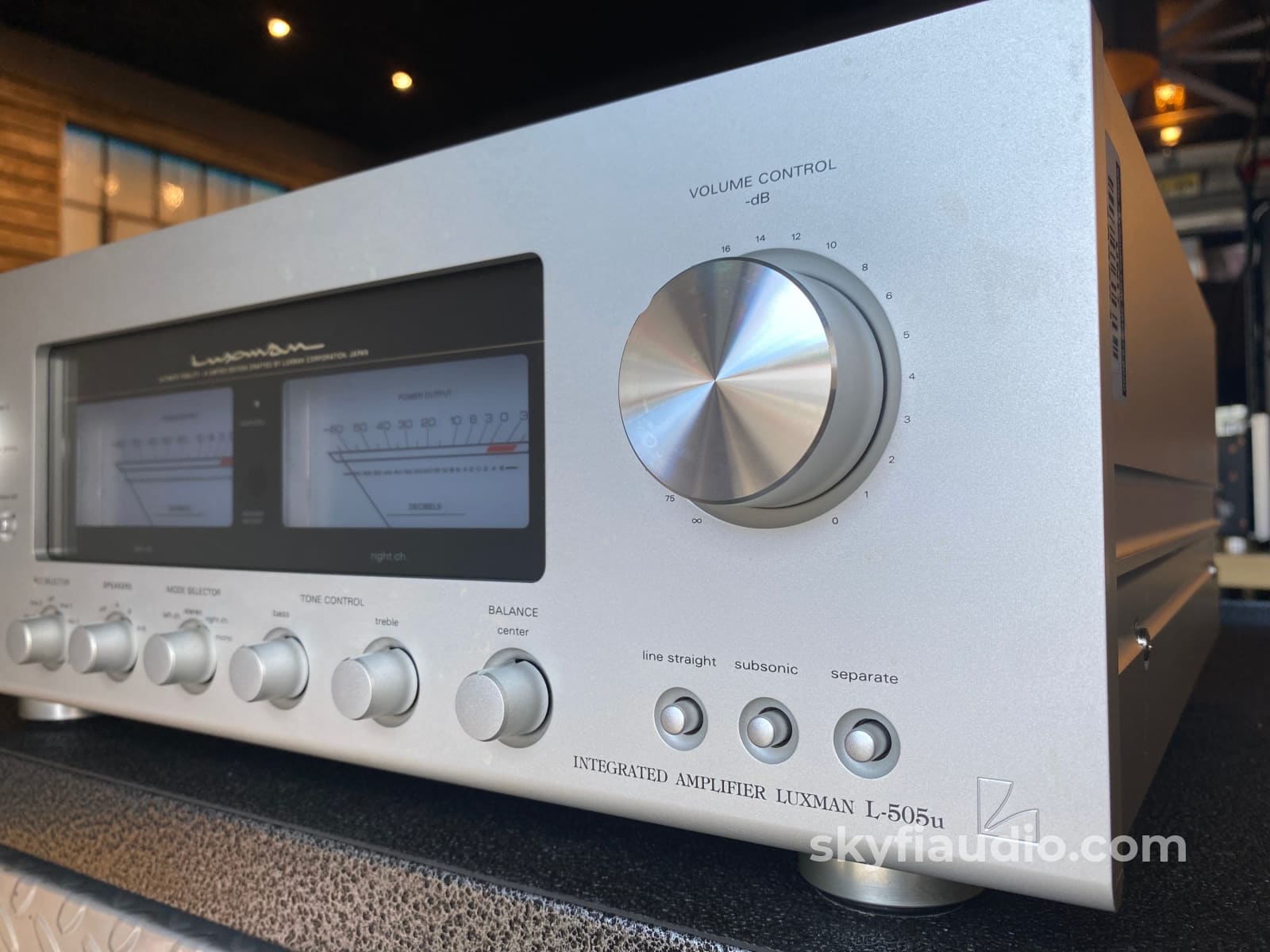 Luxman L-505U Integrated Amplifier With Phono And Meters