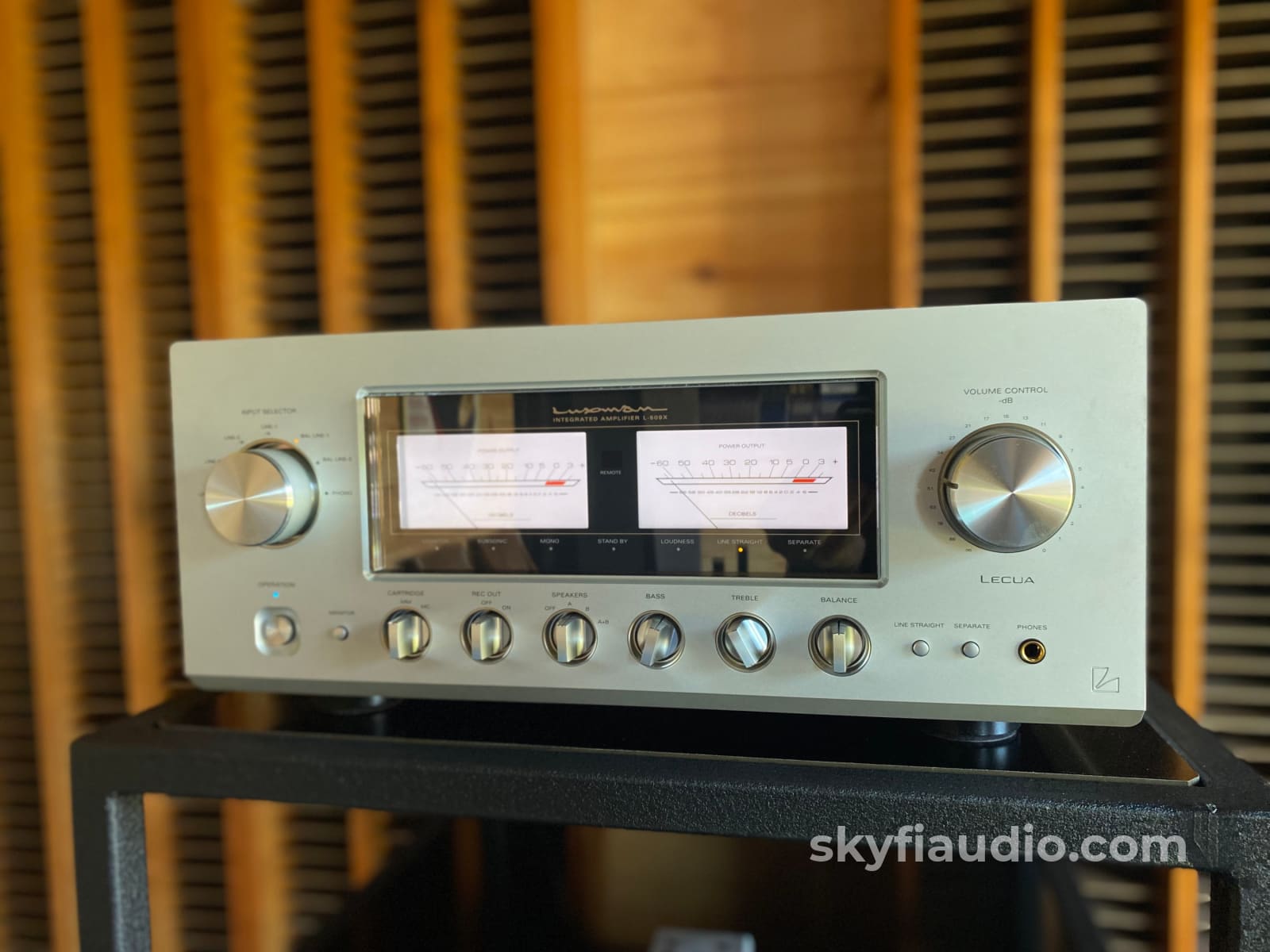 Luxman L-509X Solid State Integrated Amplifier - Demo and Complete