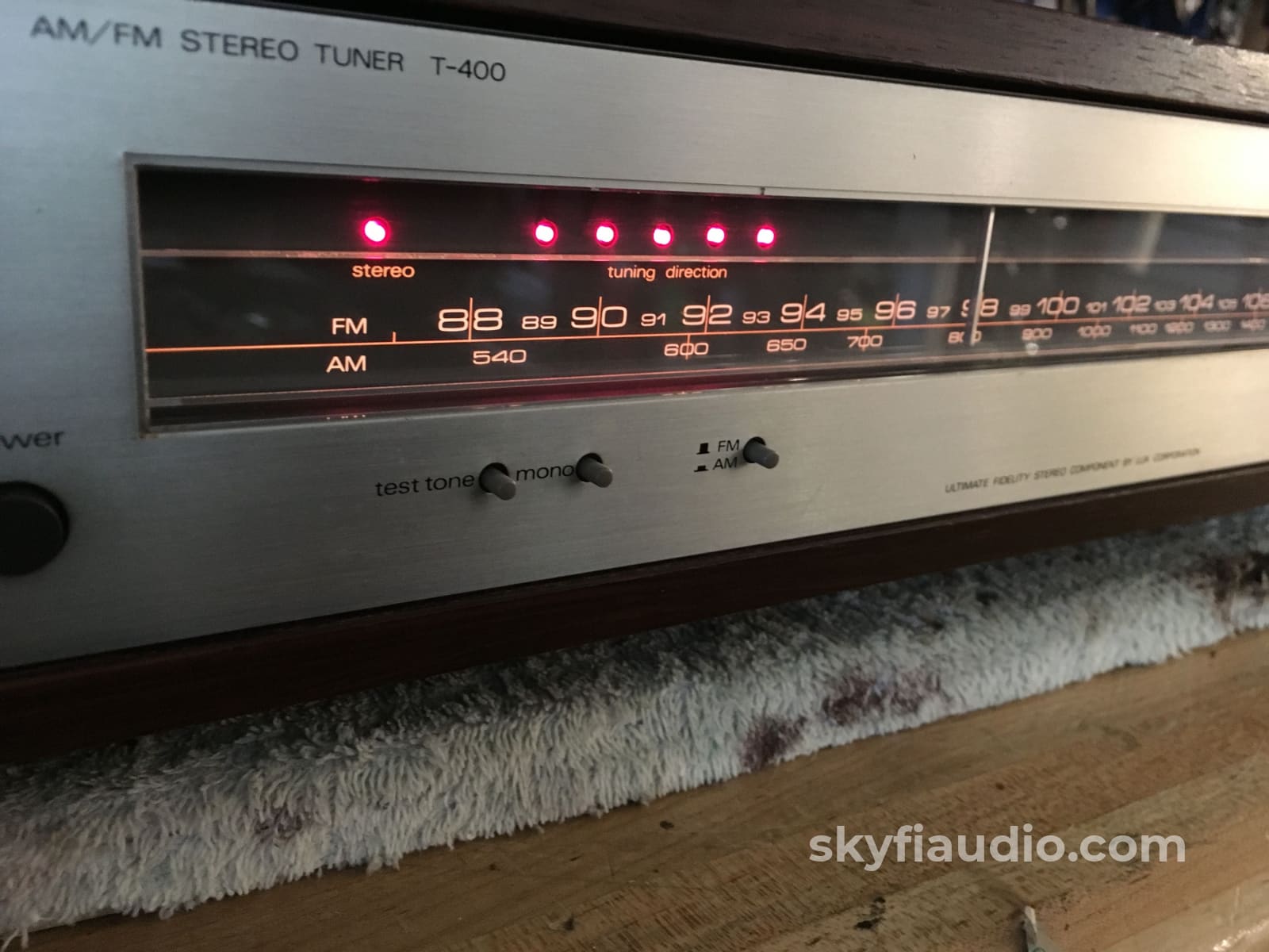 Luxman L-580 Integrated Amplifier and T-400 Tuner