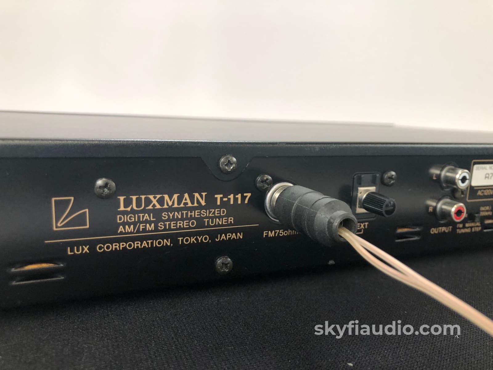 Luxman T-117 Digital Synthesized Am/Fm Stereo Tuner