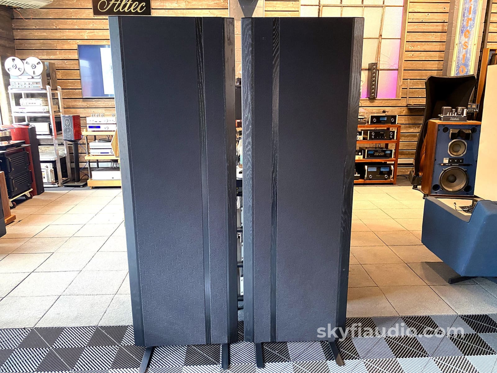 Magnepan Magneplanar Mg 3.7 Speakers In Black