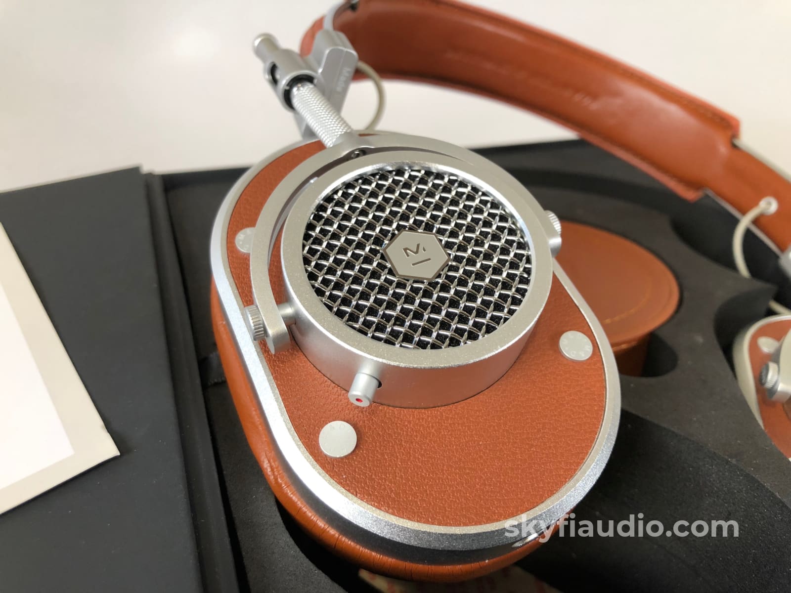Master & Dynamic Mh40 Headphones In Fine Leather - New