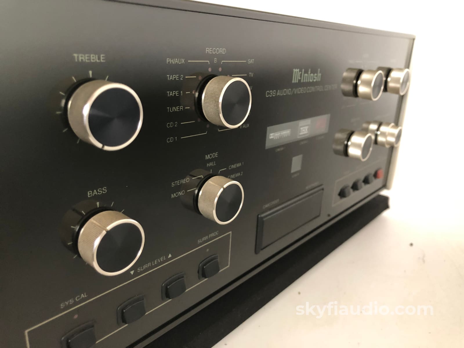 Mcintosh C39 Solid State Preamp With Phono Input Preamplifier