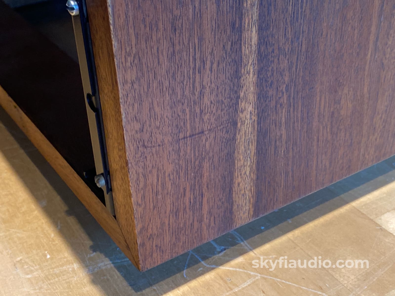Mcintosh L12 Wood Veneer Cabinet - Slant Feet W/ 10 Or 12 Adjustable Panlocs Accessory