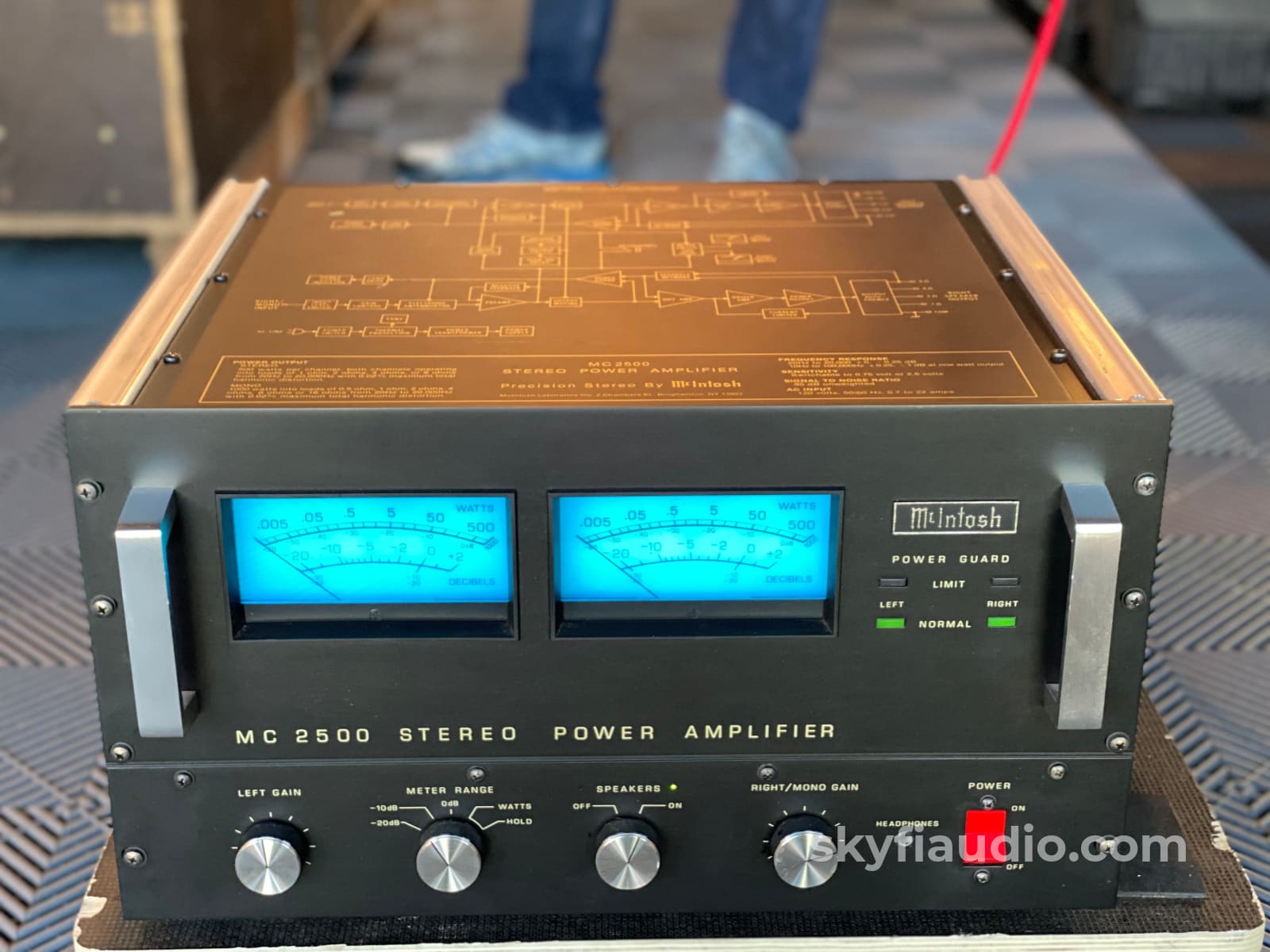Mcintosh Mc2500 Solid State Amplifier - Rare Black Finish!