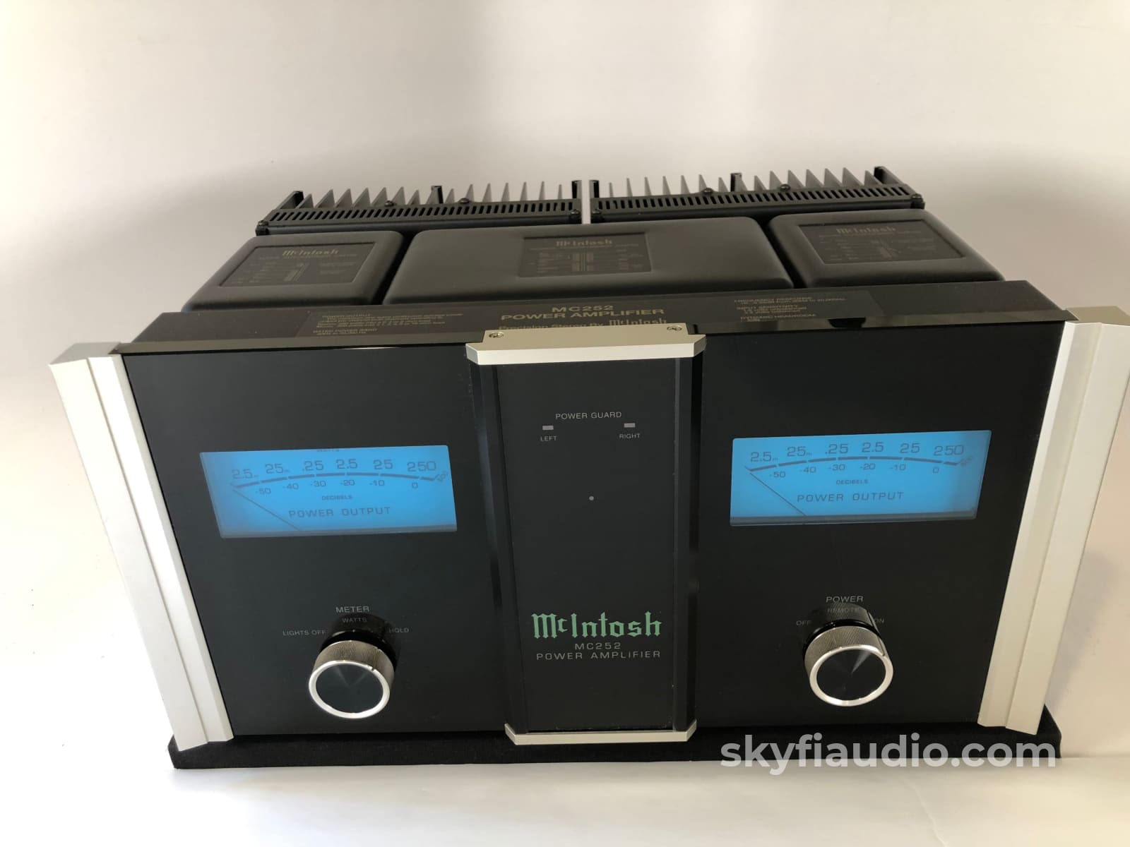 Mcintosh Mc252 Solid State Amplifier - 250W Per Channel