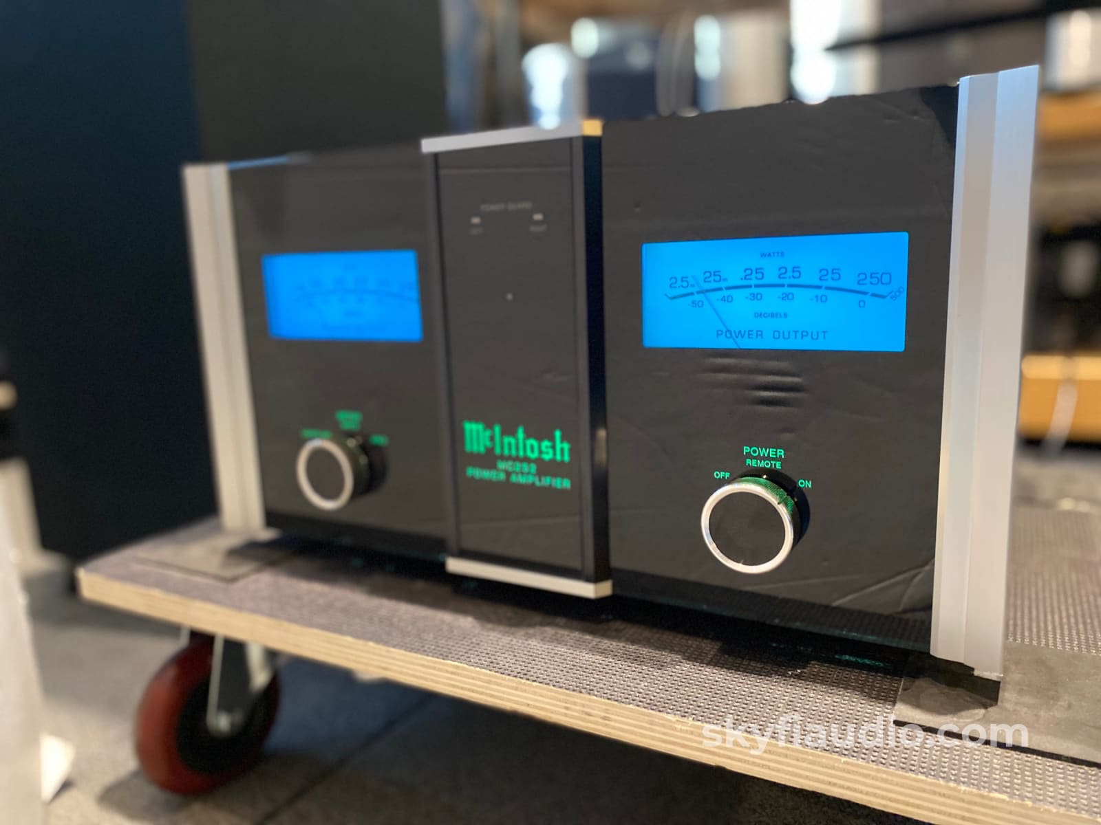 Mcintosh Mc252 Solid State Amplifier With 250Wpc