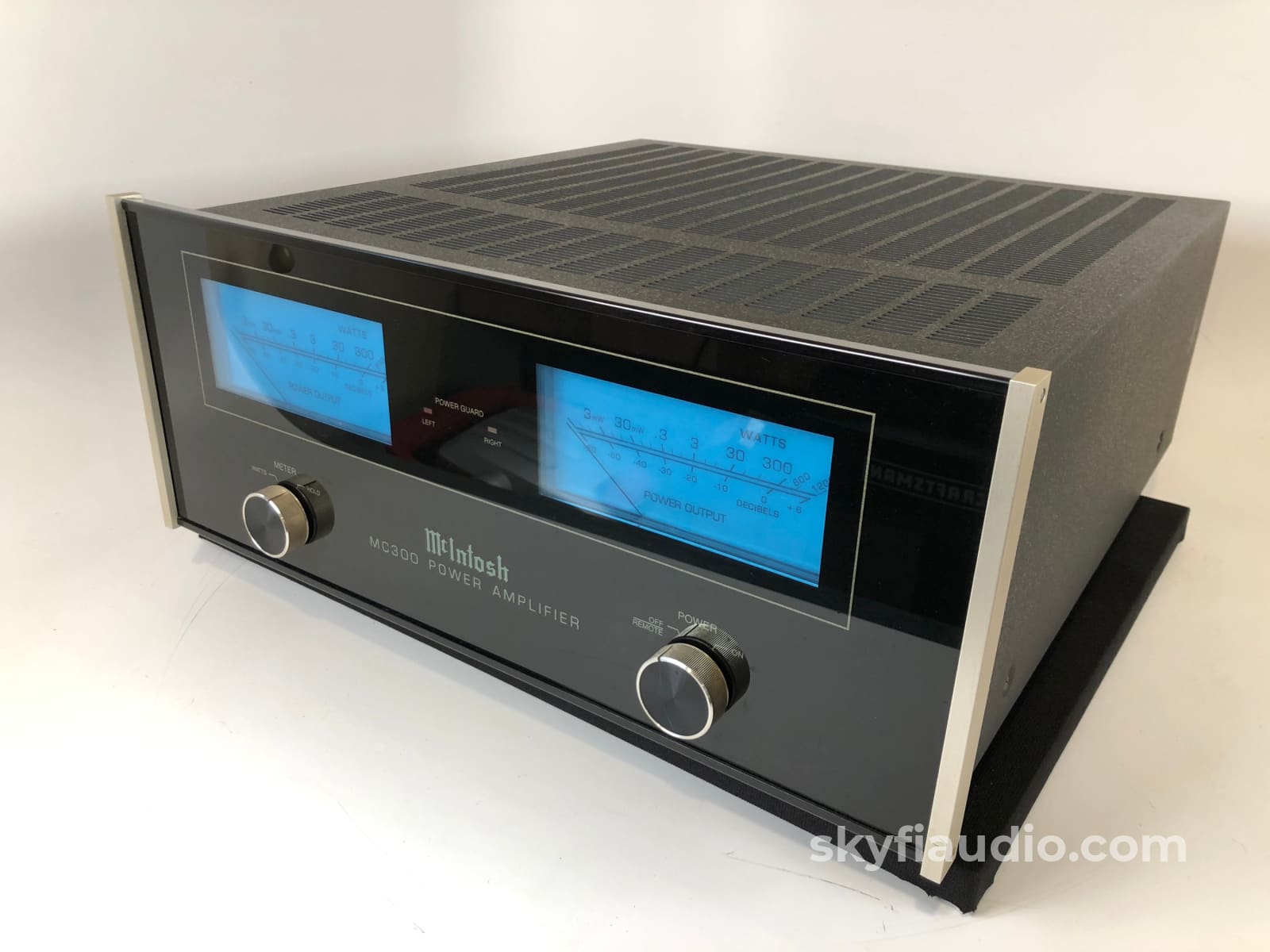 McIntosh MC300 Solid State Stereo Amplifier - 300W!