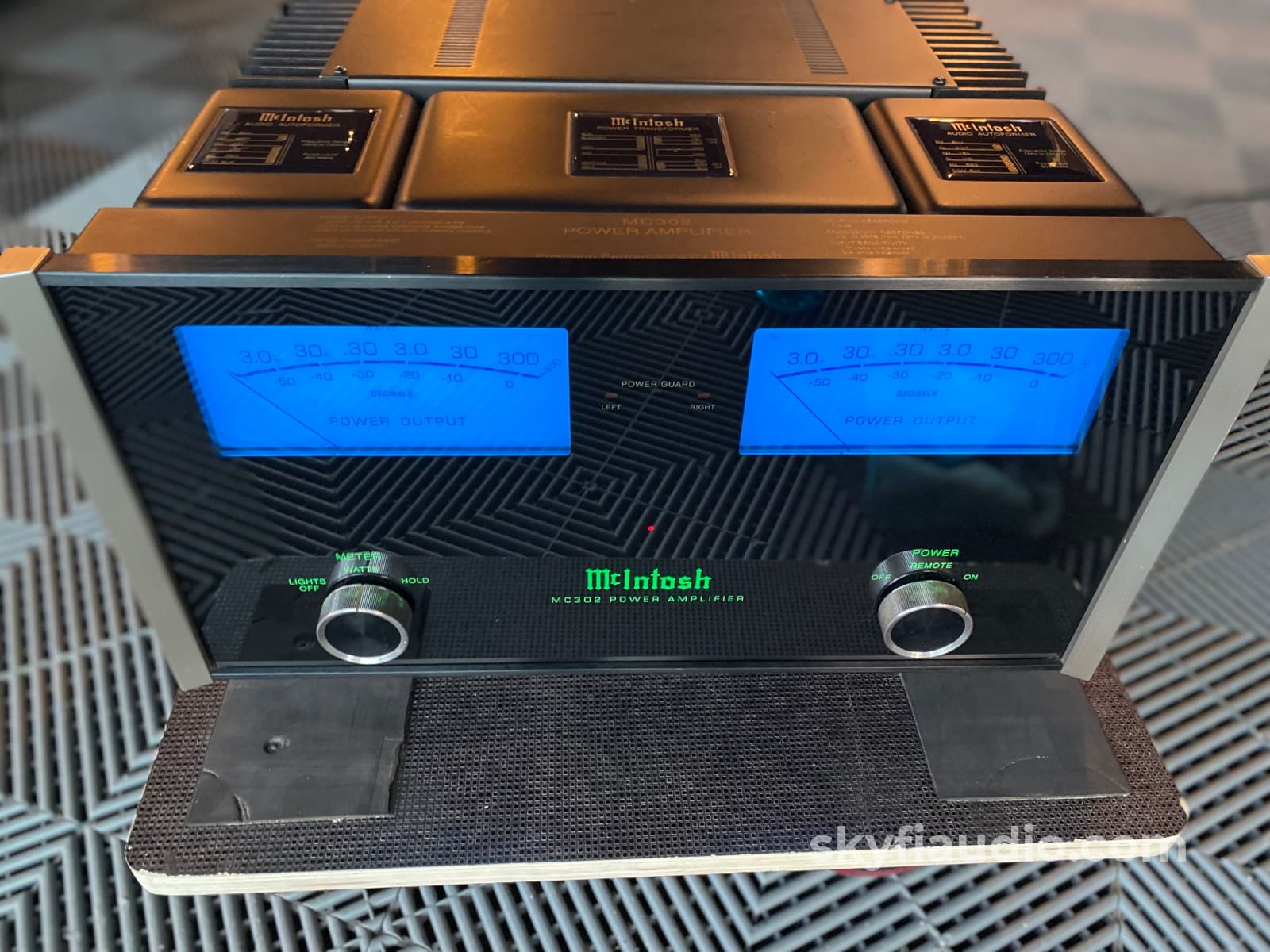 Mcintosh Mc302 Stereo Power Amplifier - 300Wpc Wow