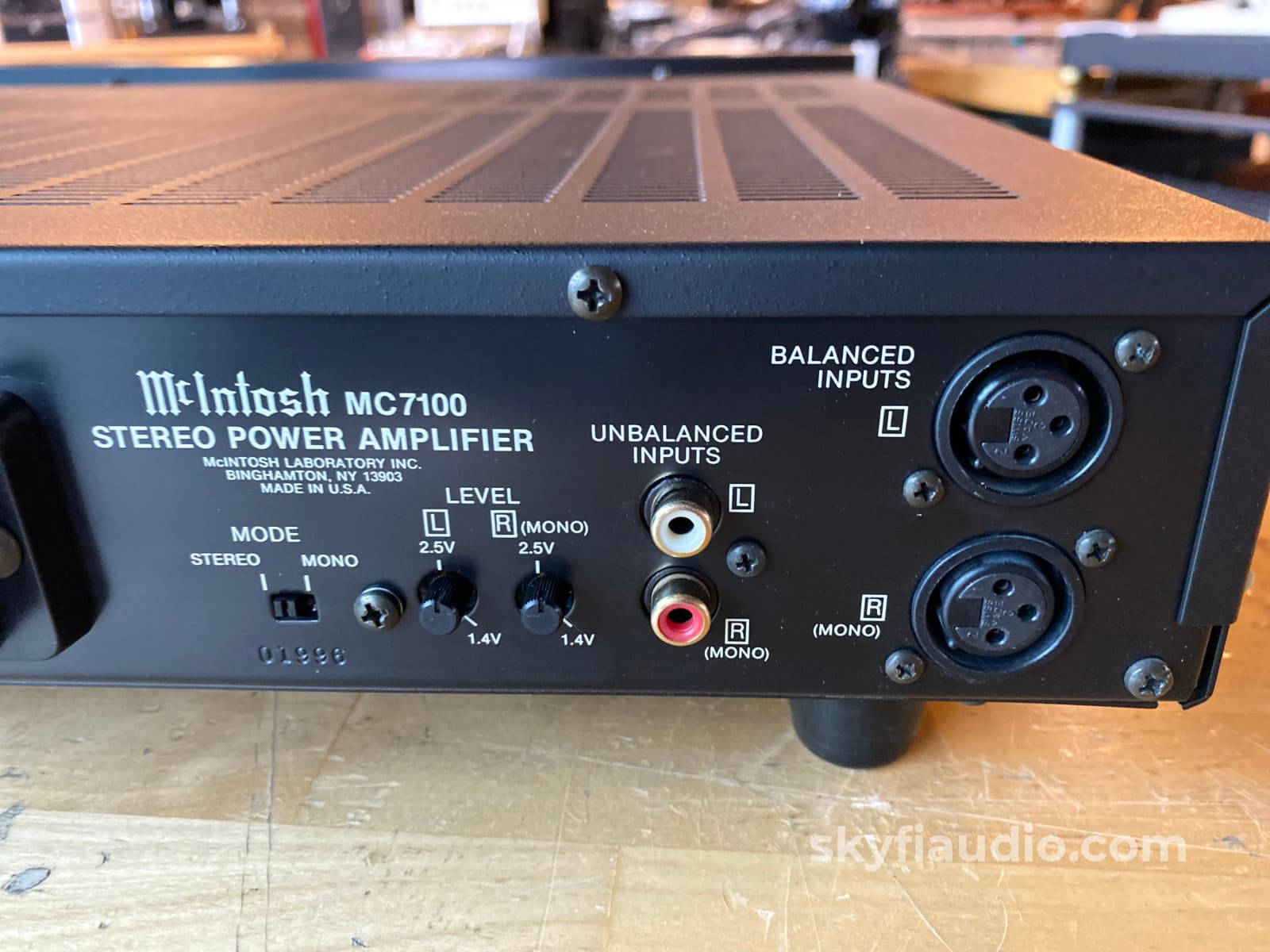 Mcintosh Mc7100 - Compact Yet Powerful Stereo Amplifier W/Balanced Inputs