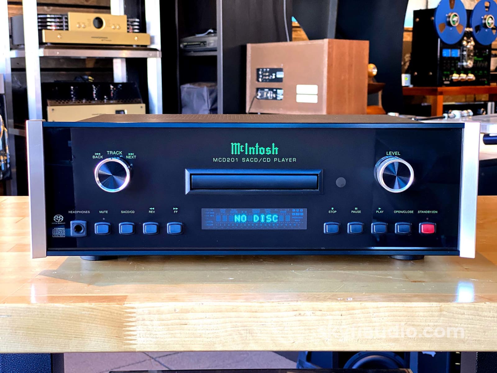 Mcintosh MCD201 SACD/CD Player - Complete Set - Near Perfect