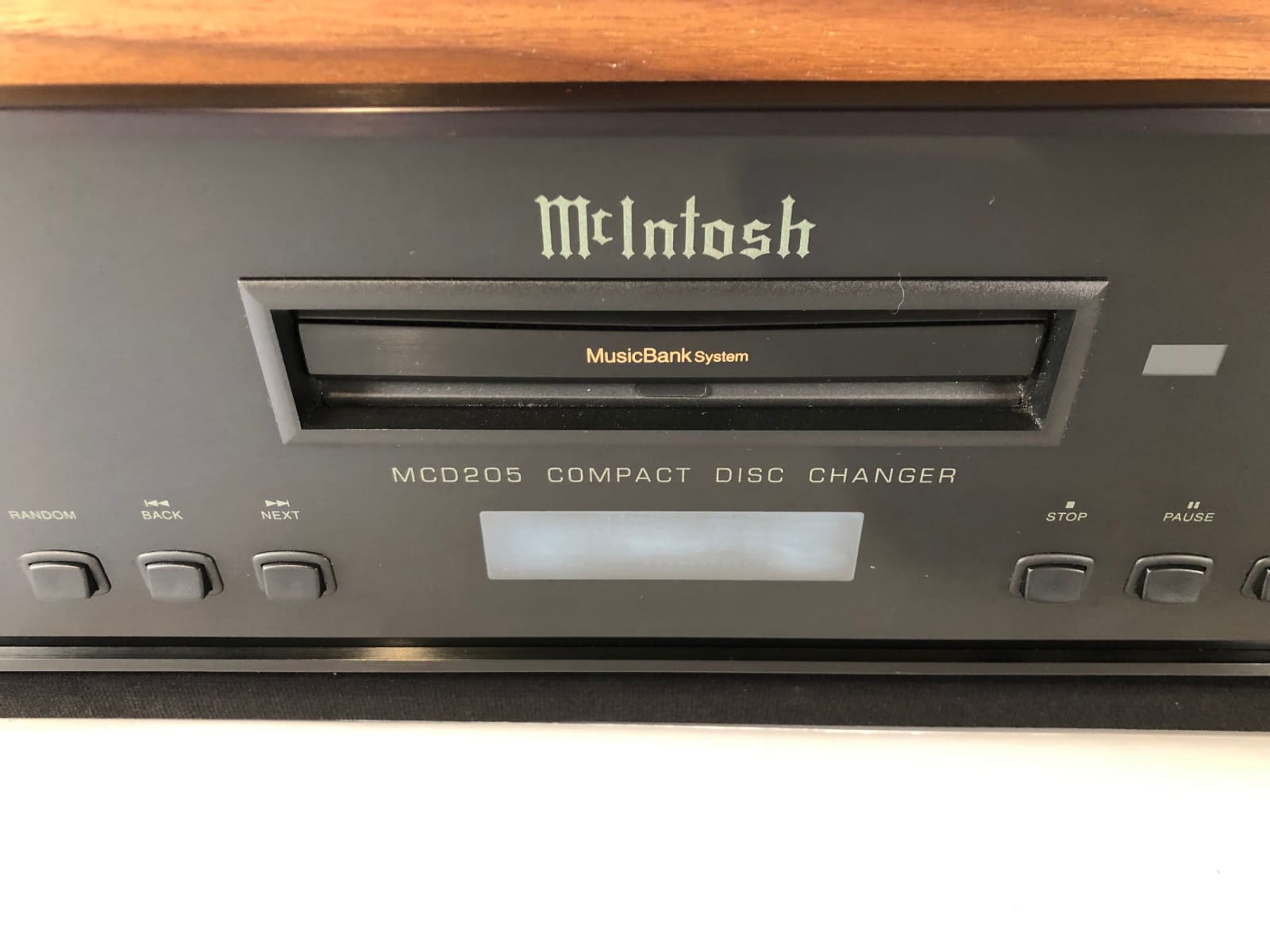 Mcintosh Mcd205 Cd Changer In Custom Walnut Wood Case + Digital