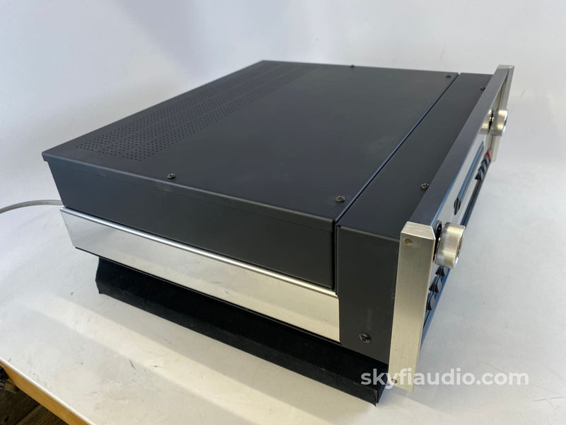 McIntosh MCD550 SACD/CD Player and DAC FOUR 32bit/192kHz DACs Per C