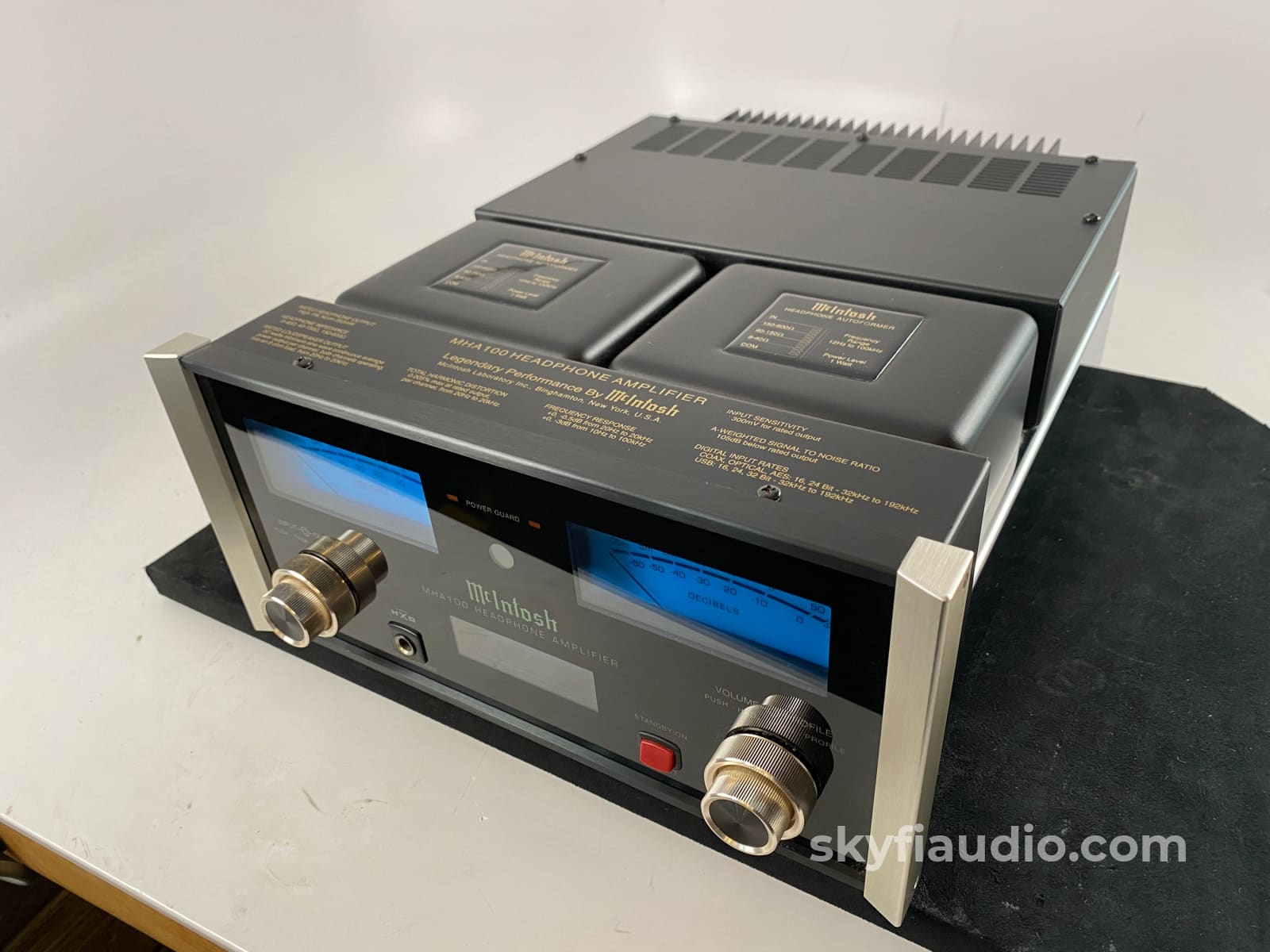 Mcintosh Mha100 Integrated Amplifier For Headphones Or Speakers