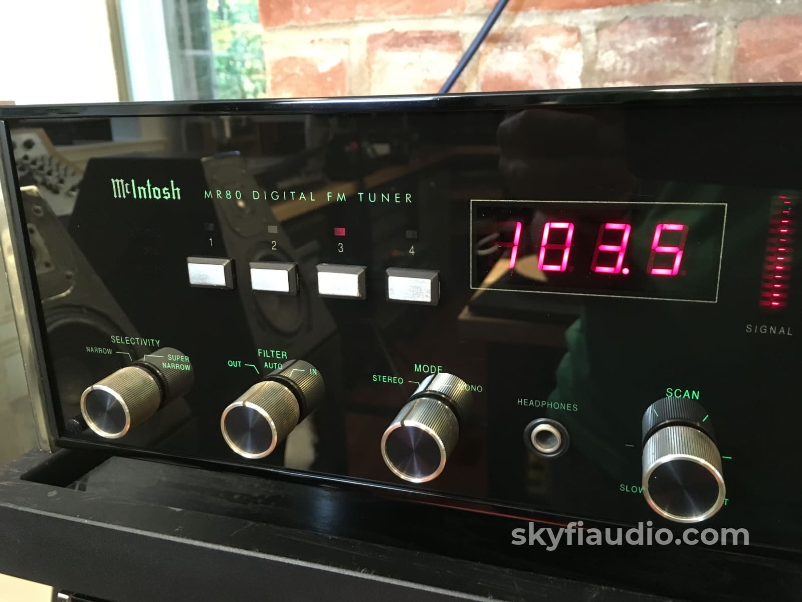 McIntosh MR-80 Digital FM Tuner