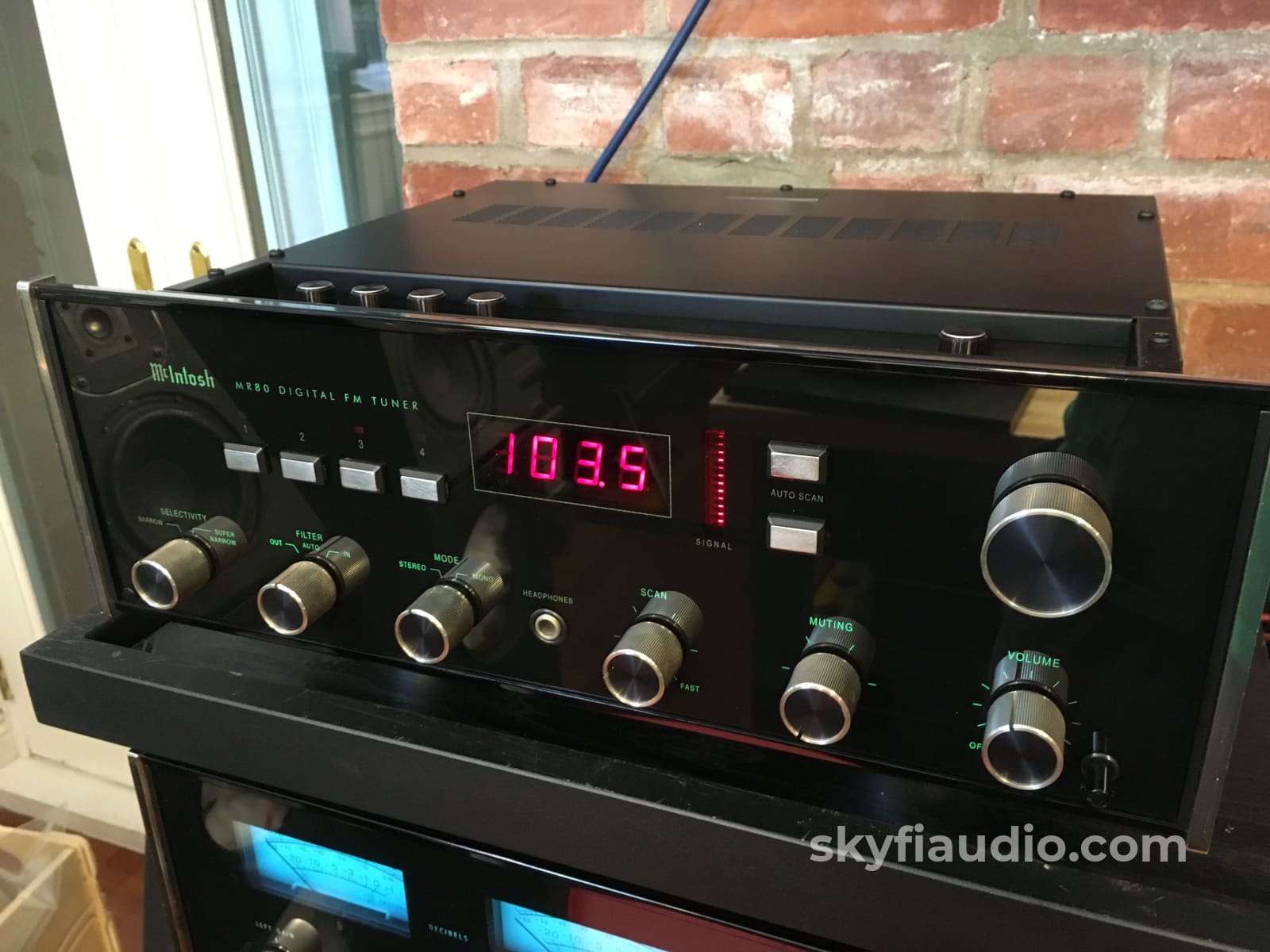 McIntosh MR-80 Digital FM Tuner