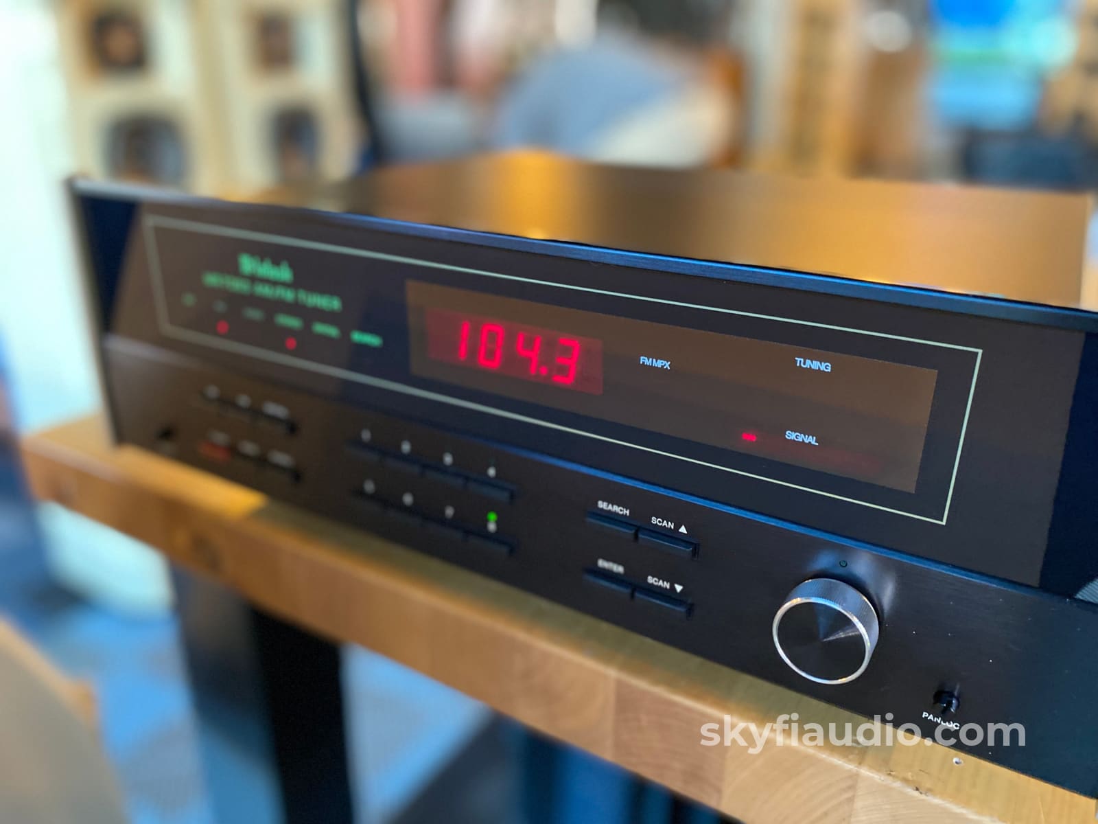 McIntosh MR7083 AM/FM Digital Tuner - New Glass - Wide Edition