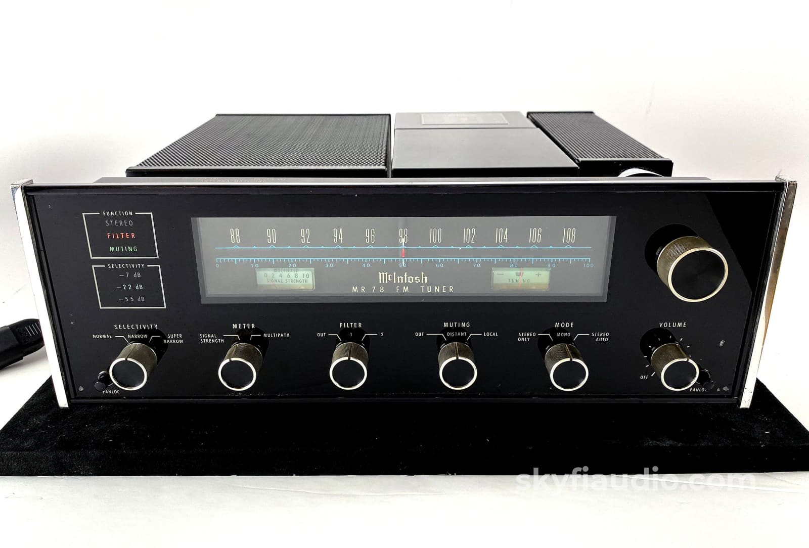 Mcintosh MR78 Analog Tuner - The Best From Mcintosh