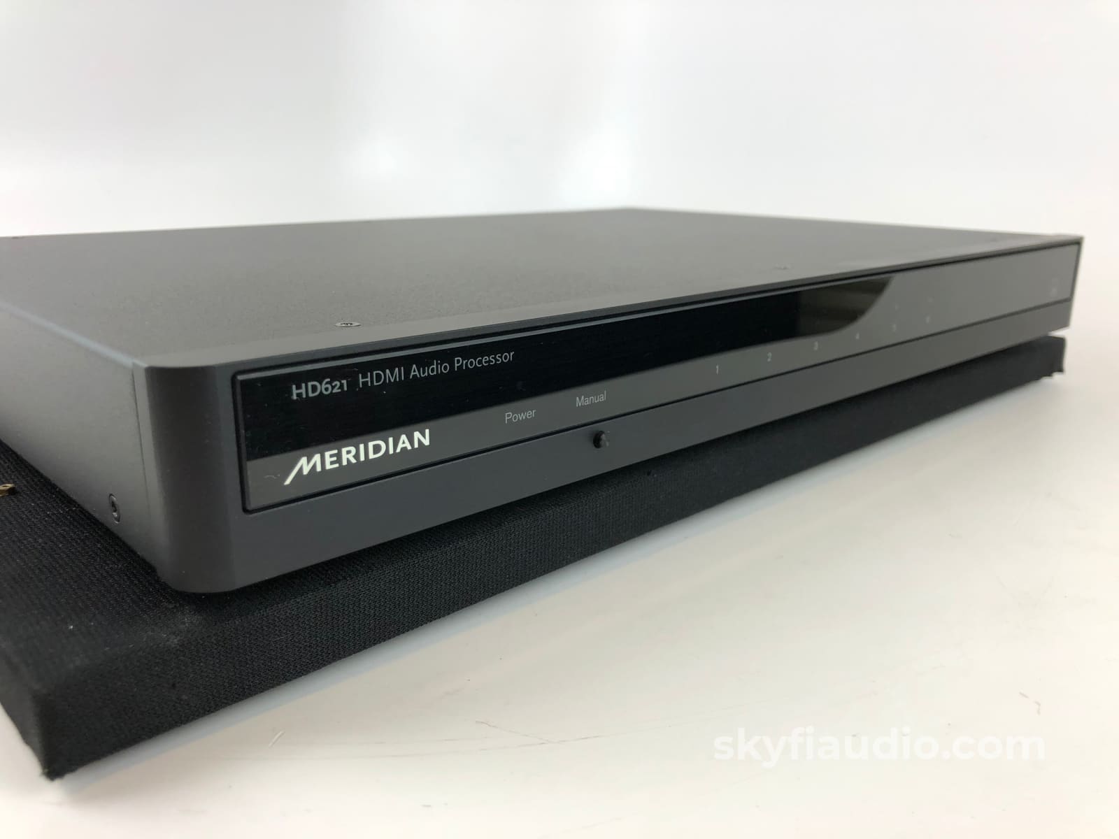 Meridian 861 Home Theater Processor Version 8.0 And Hd621 Hdmi Switch Preamplifier