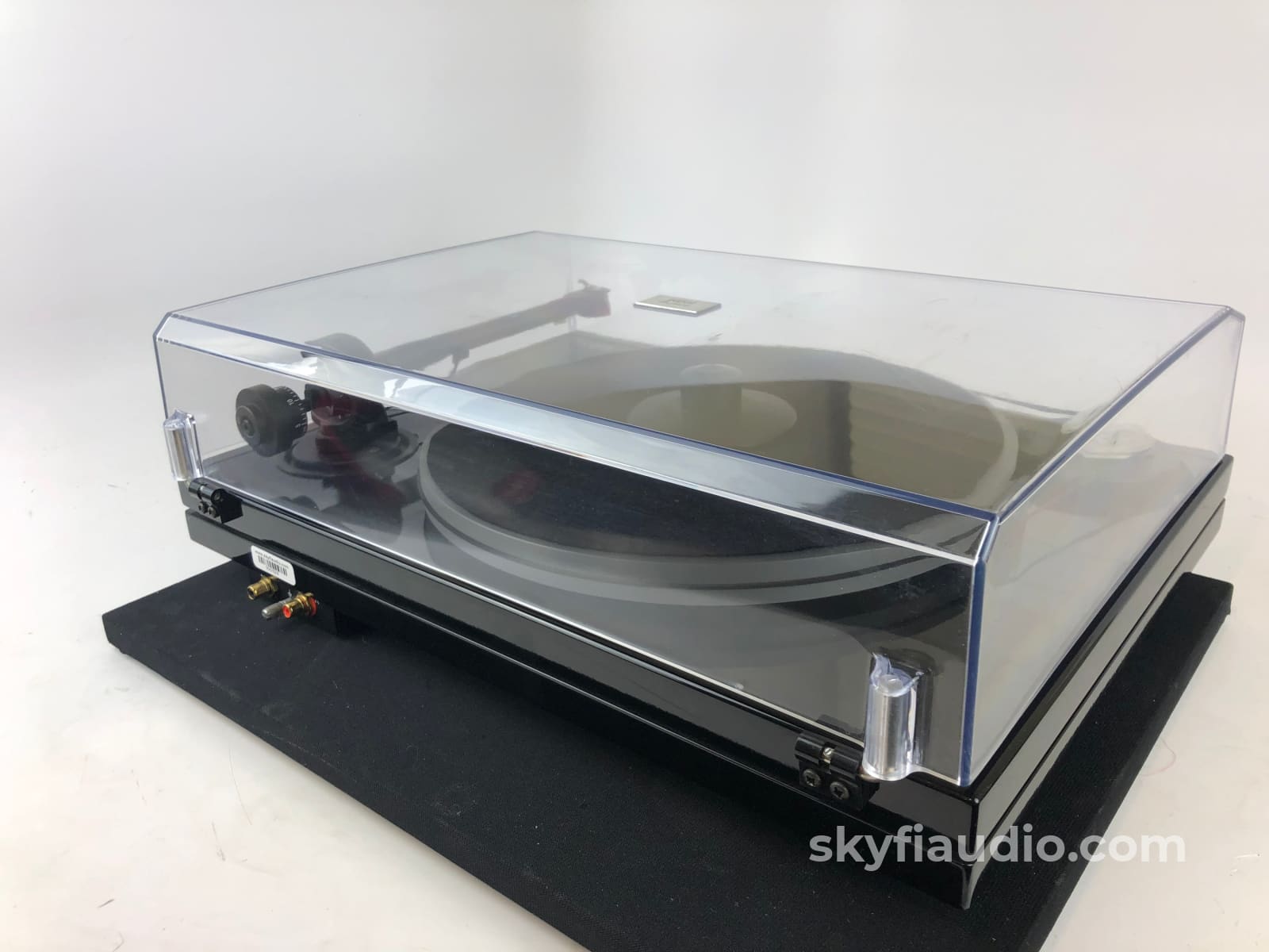Music Hall Mmf-7.1 Turntable With New Ortofon 2M Red