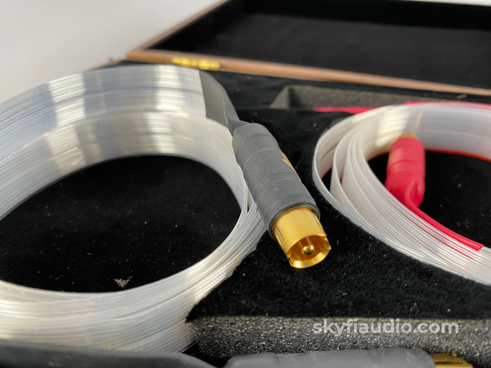 Nordost Leif Series - Red Dawn Rca Interconnects With Wood Case 2M Cables