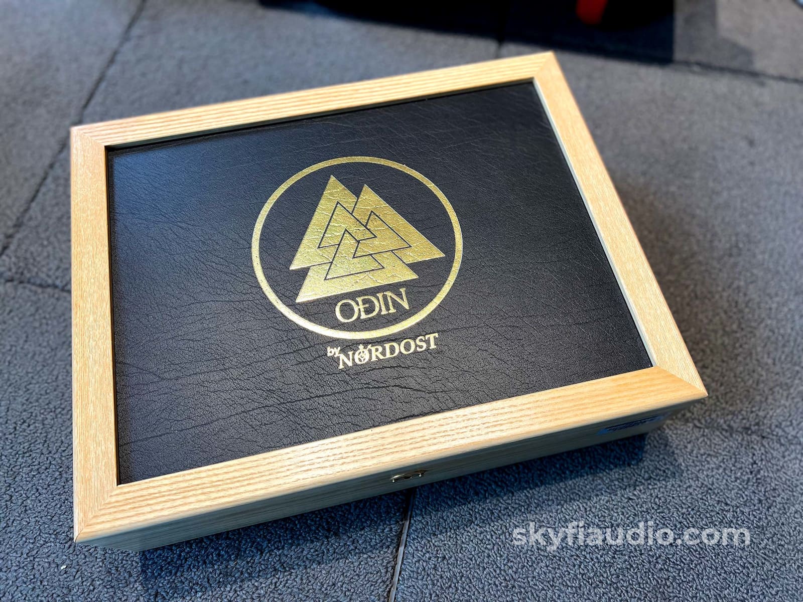 Nordost Odin Supreme Reference Xlr Audio Interconnects - Original Wood Case 1.75M Cables