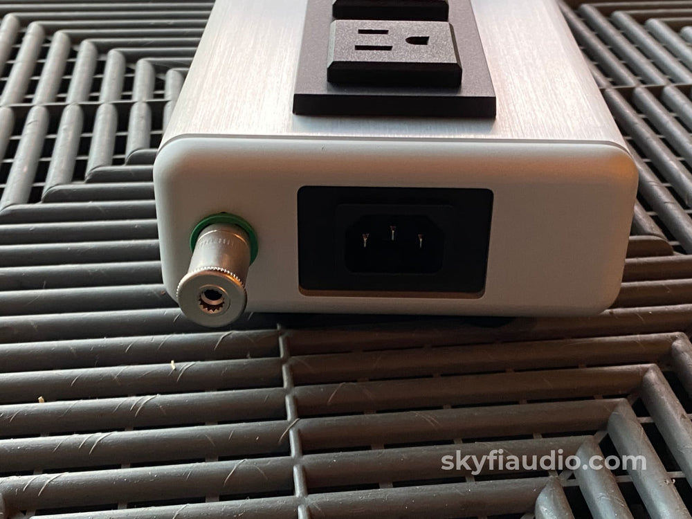 Nordost QBASE AC Distribution Unit - QRT QB8 Mark II