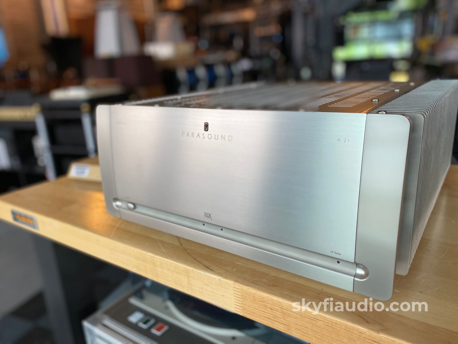 Parasound Halo A21 - Thx Ultra2 Amplifier In Silver John Curl Design