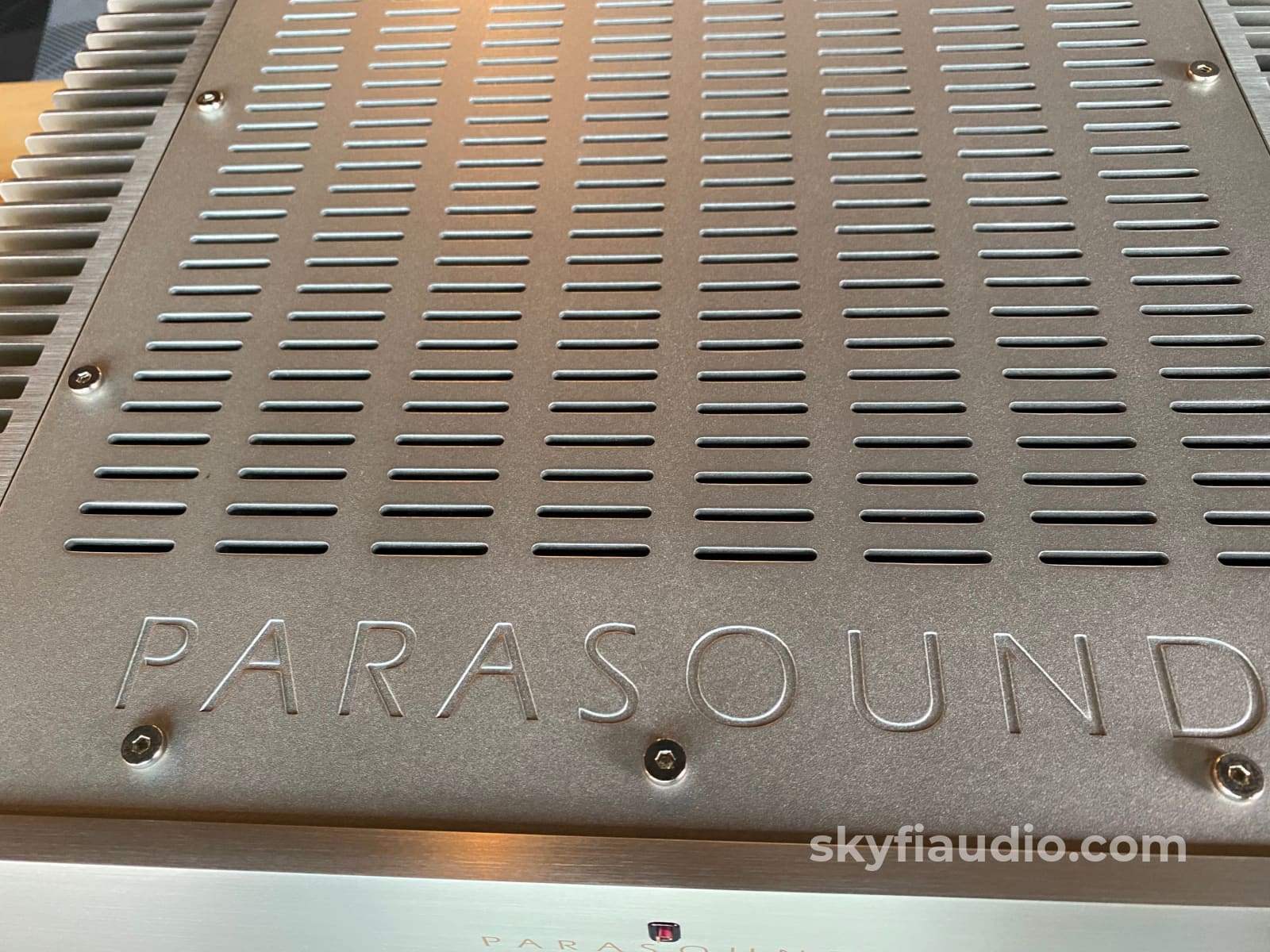 Parasound Halo A21 - Thx Ultra2 Amplifier In Silver John Curl Design