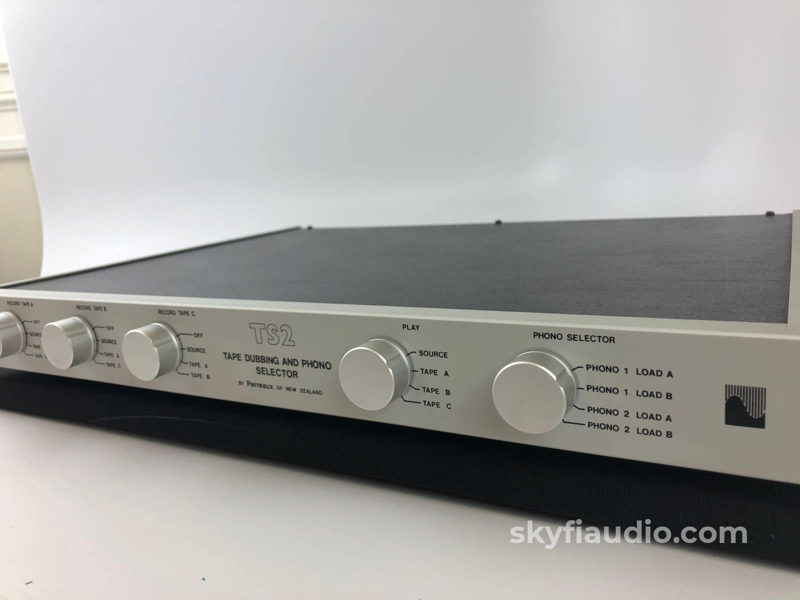 Perreaux Ts2 Tape Dubbing And Phono Selector Preamplifier
