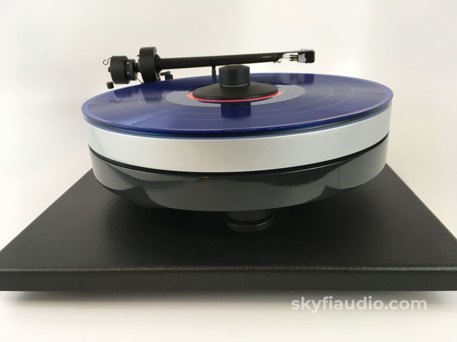 Pro-Ject Audio Rm-5 Se Turntable With New Grado Cartridge And Seismic Sink Base