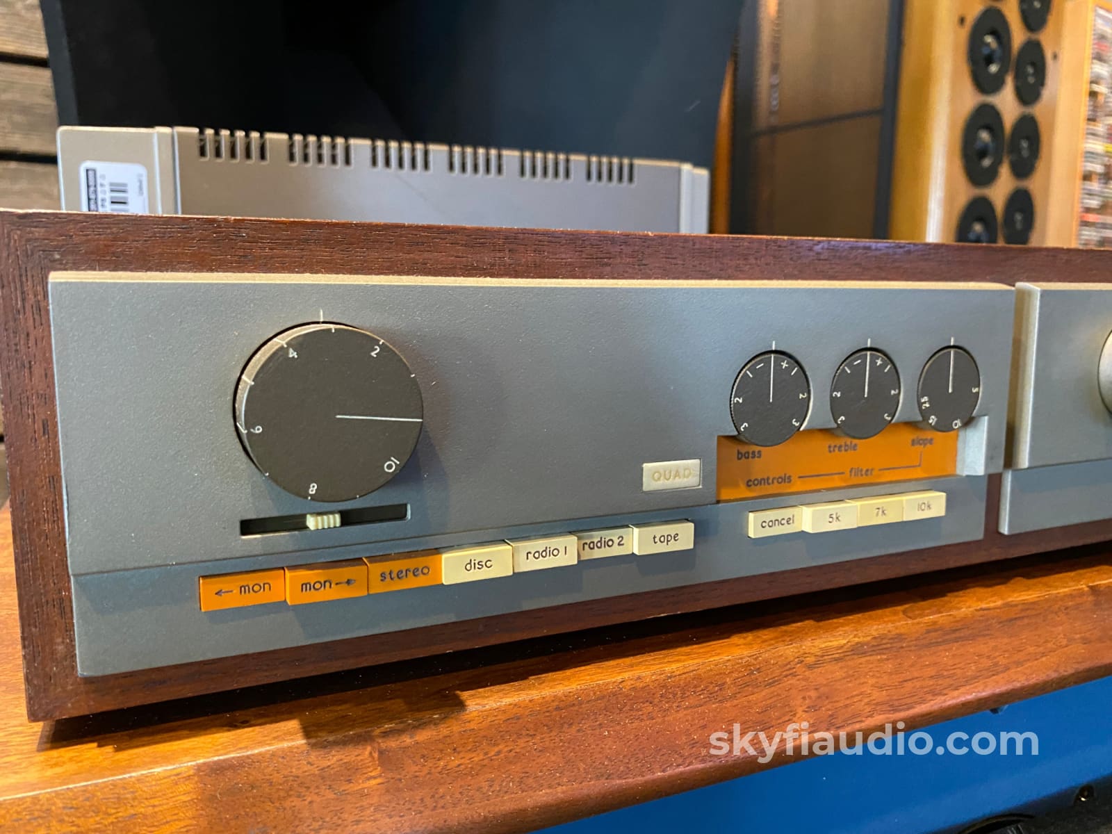 Quad Vintage And Complete Stereo System In Rare Wood Cabinets Preamplifier