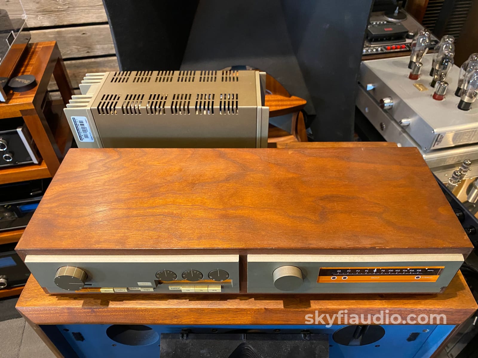 Quad Vintage And Complete Stereo System In Rare Wood Cabinets Preamplifier