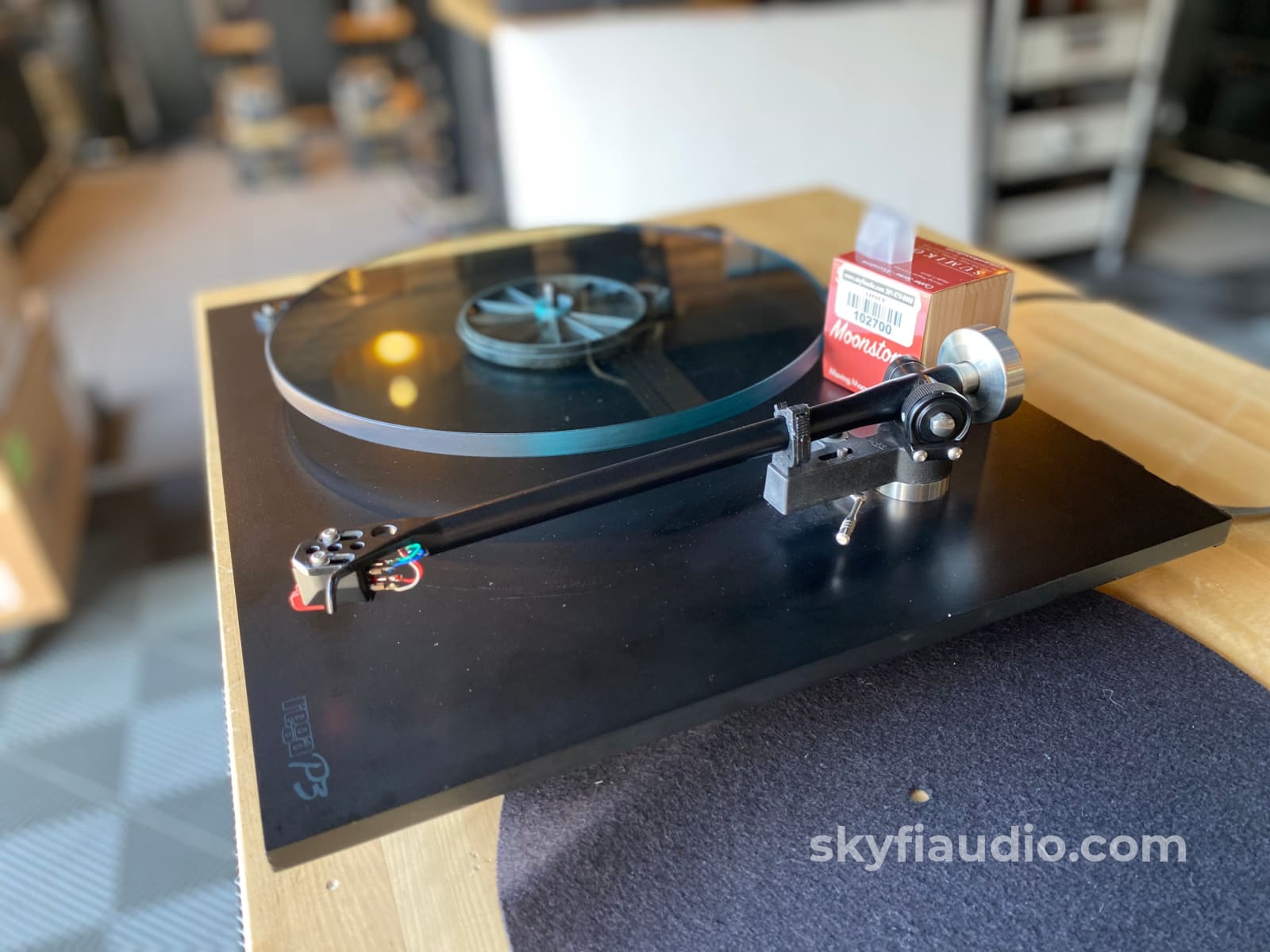 Rega Planar 3 (P3) Turntable Fitted With New Sumiko Moonstone