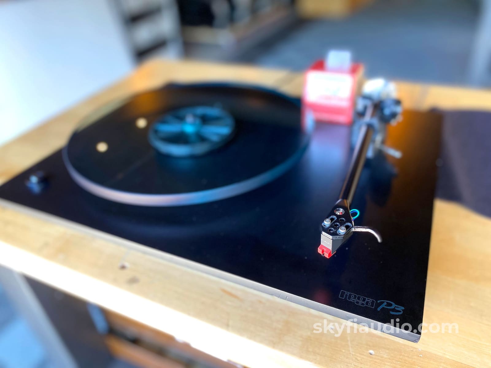 Rega Planar 3 (P3) Turntable Fitted With New Sumiko Moonstone