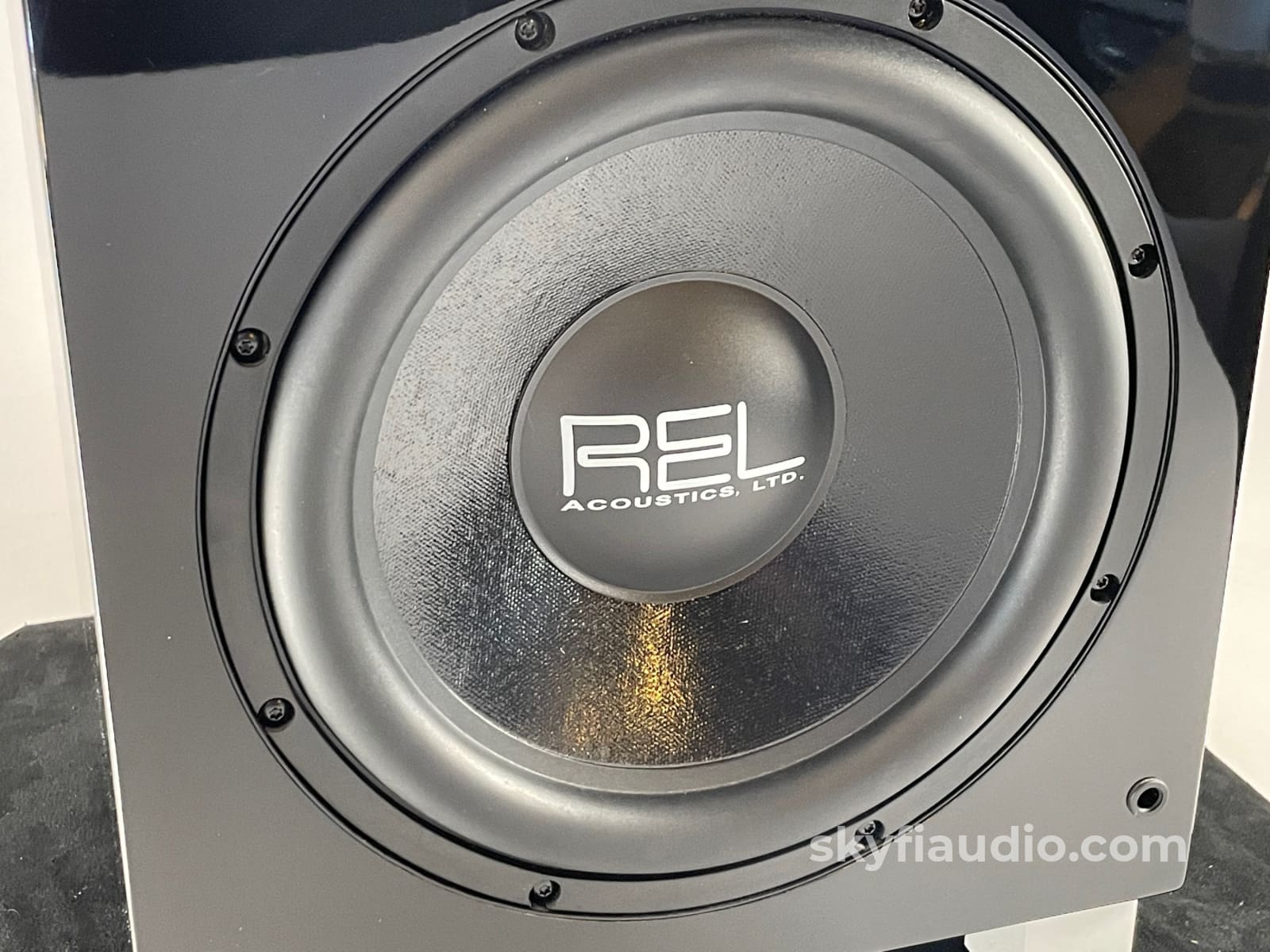 Rel Acoustics T7 Subwoofer - 200W Class A/B Amplifier With Dual Woofers Speakers