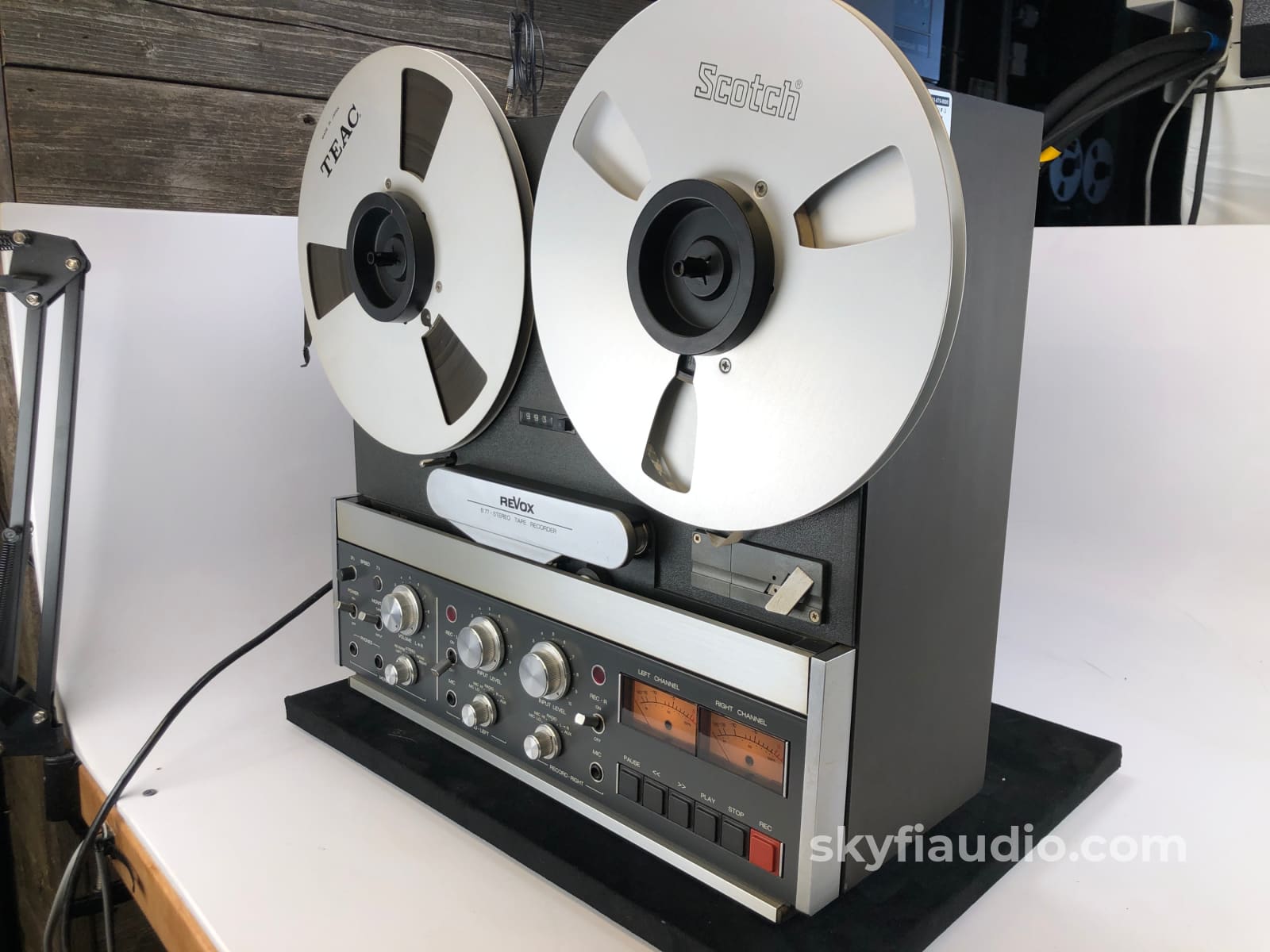 Superb reel to reel REVOX B77 with 2 or 4 track and new woodsides