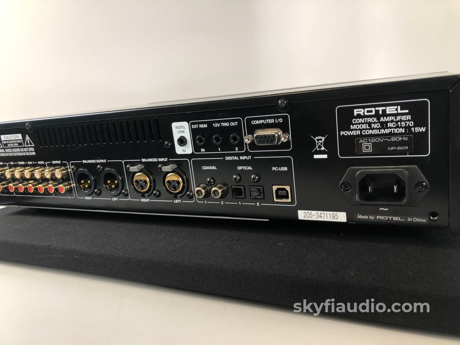 Rotel Rc-1570 Preamp/Dac With Phono Input Preamplifier
