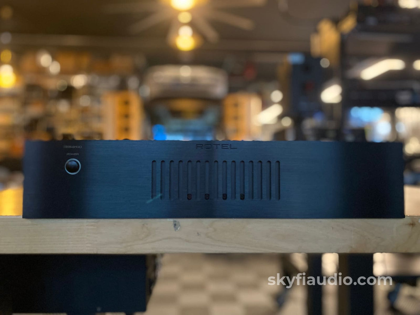 Rotel RKB-8100 - 8 Channels x 100W Theater or Multi-Room Amplifier